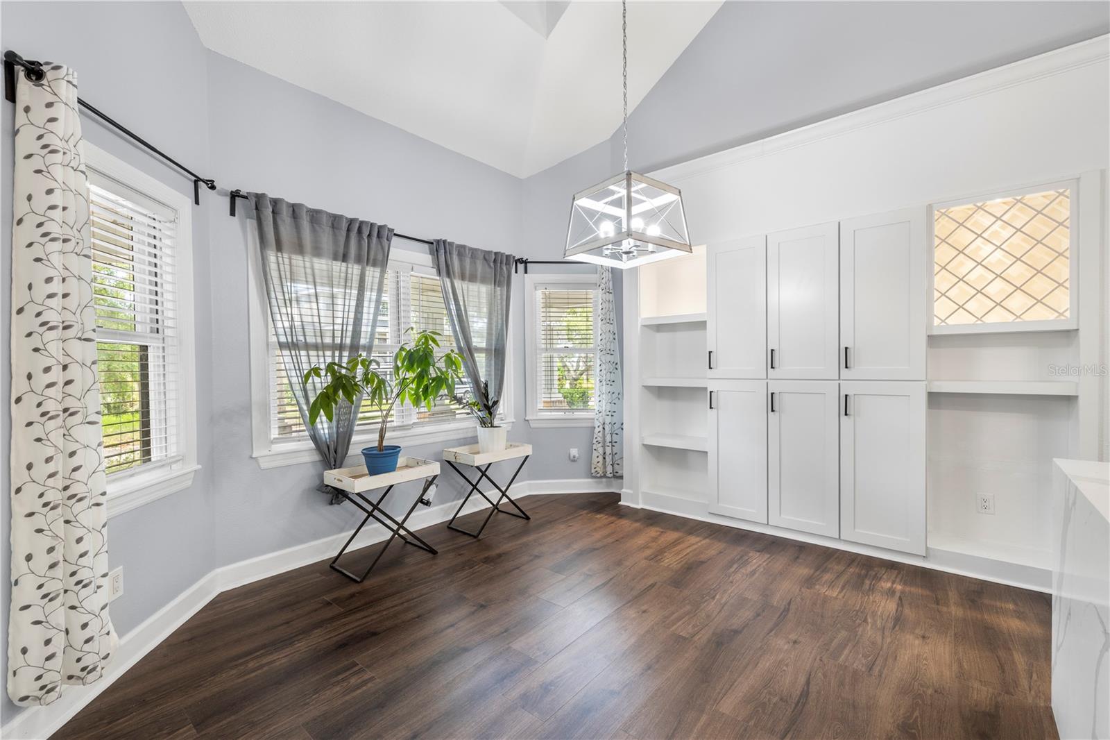 335 SANCTUARY DR — photo 22