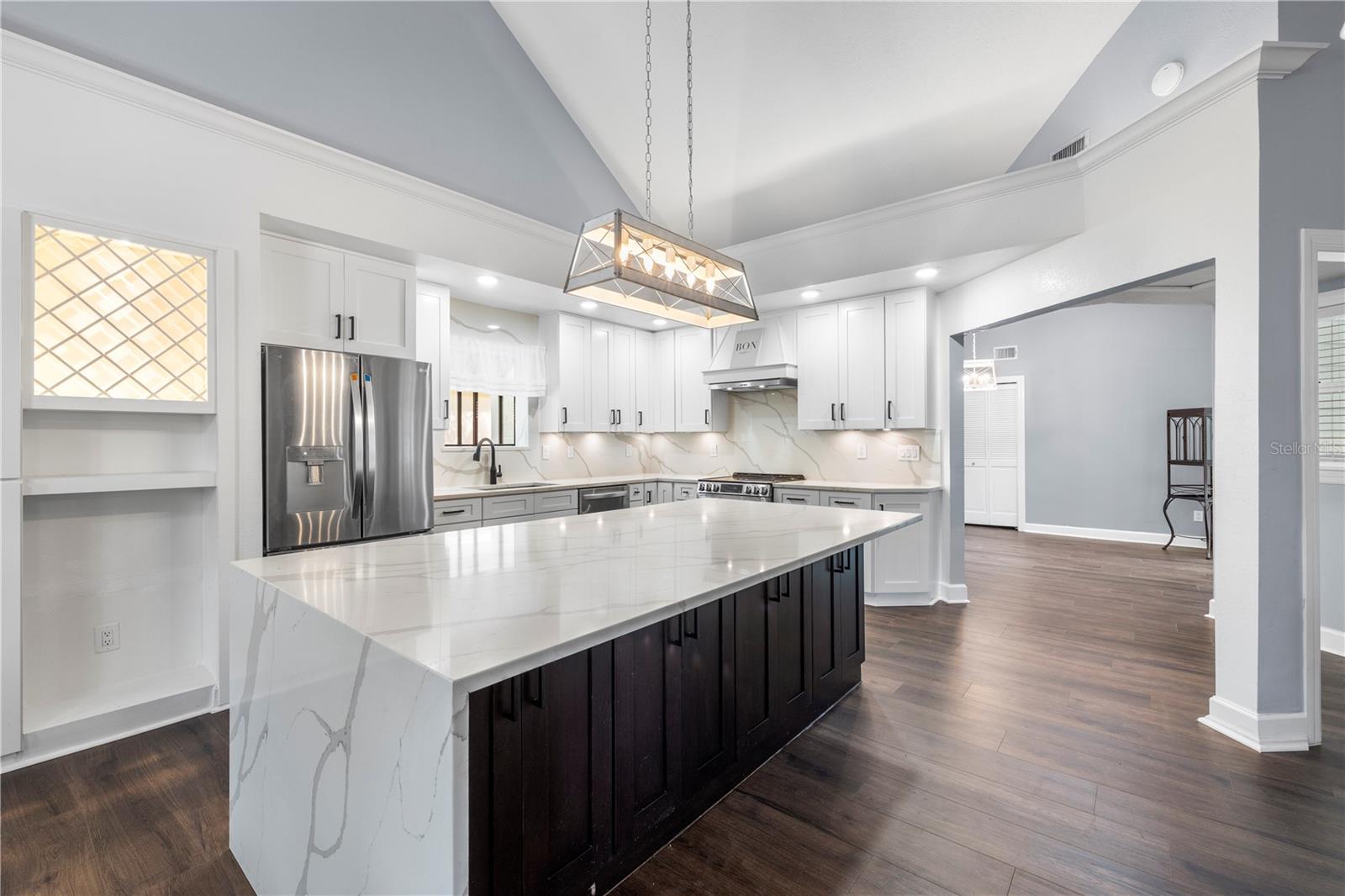 335 SANCTUARY DR — photo 18