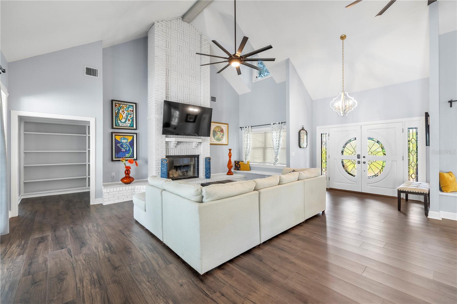 335 SANCTUARY DR — photo 10