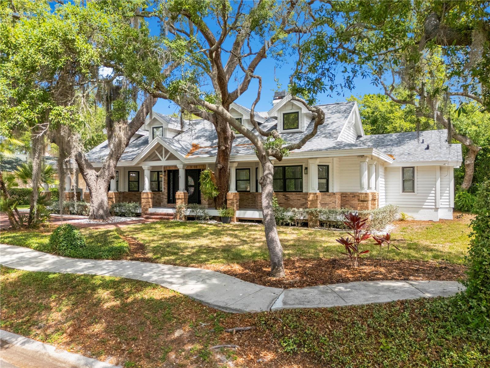 335 SANCTUARY DR — photo 2