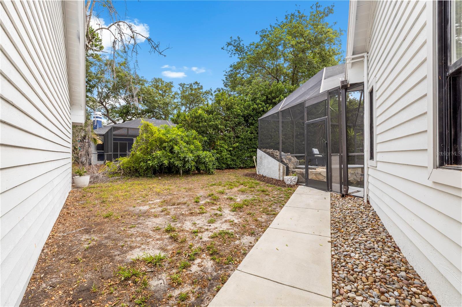 335 SANCTUARY DR — photo 61