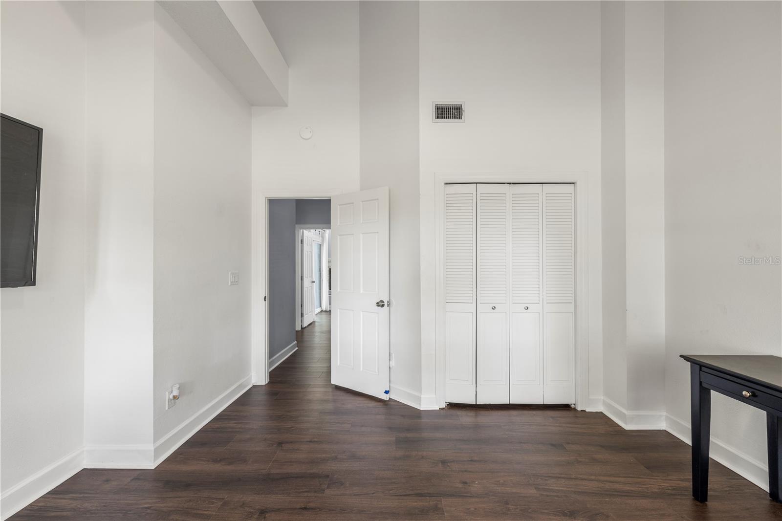 335 SANCTUARY DR — photo 40
