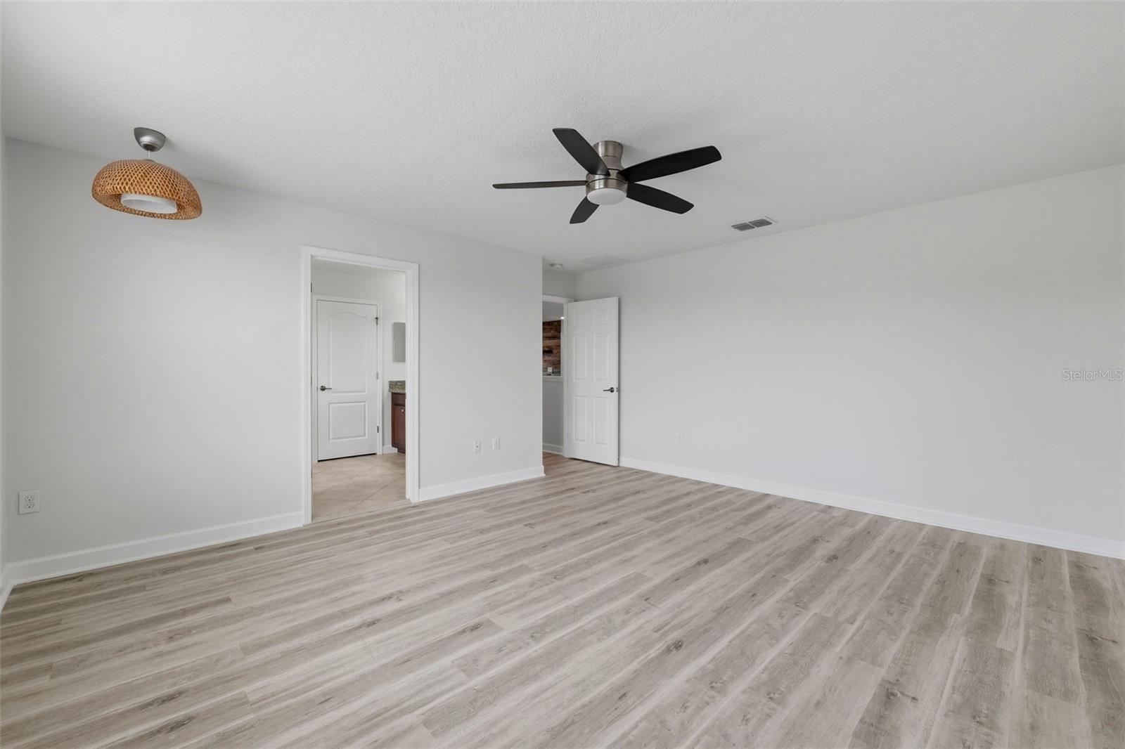 19419 PADDOCK VIEW DR — photo 27