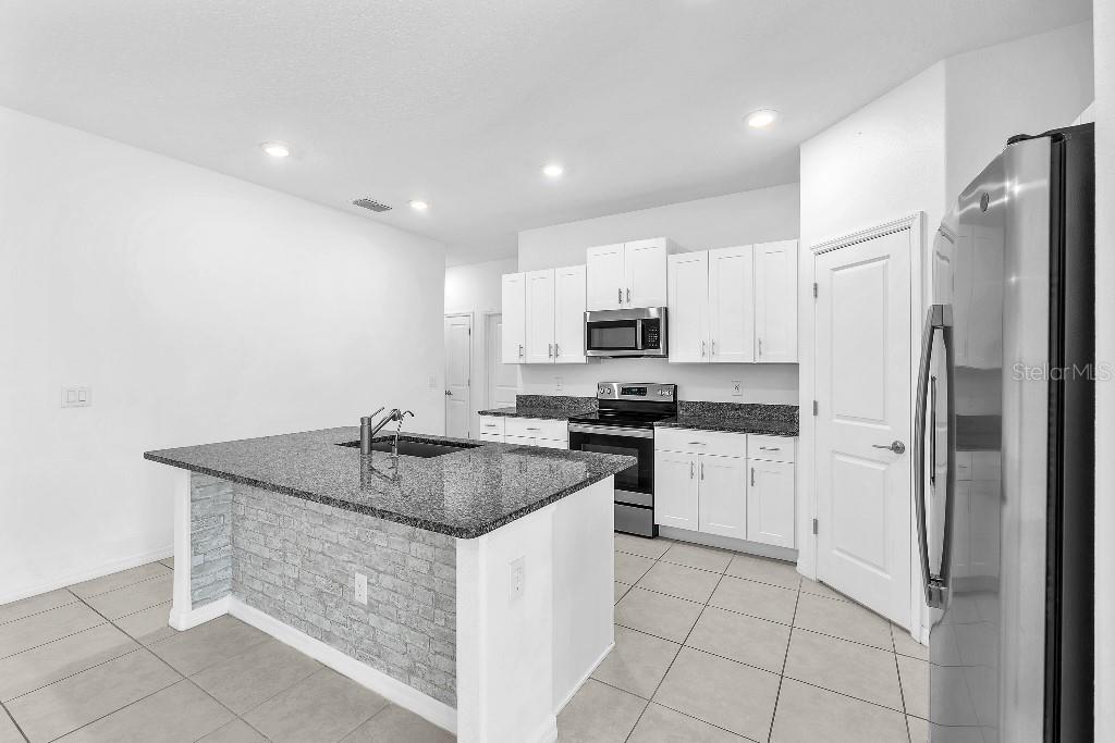5518 BLUE AZURE DR — photo 13
