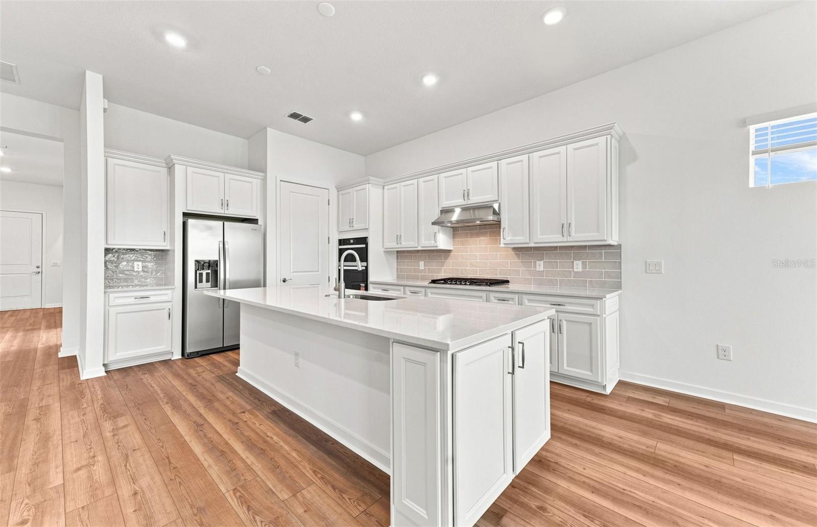 9452 DAYLIGHT DR — photo 3