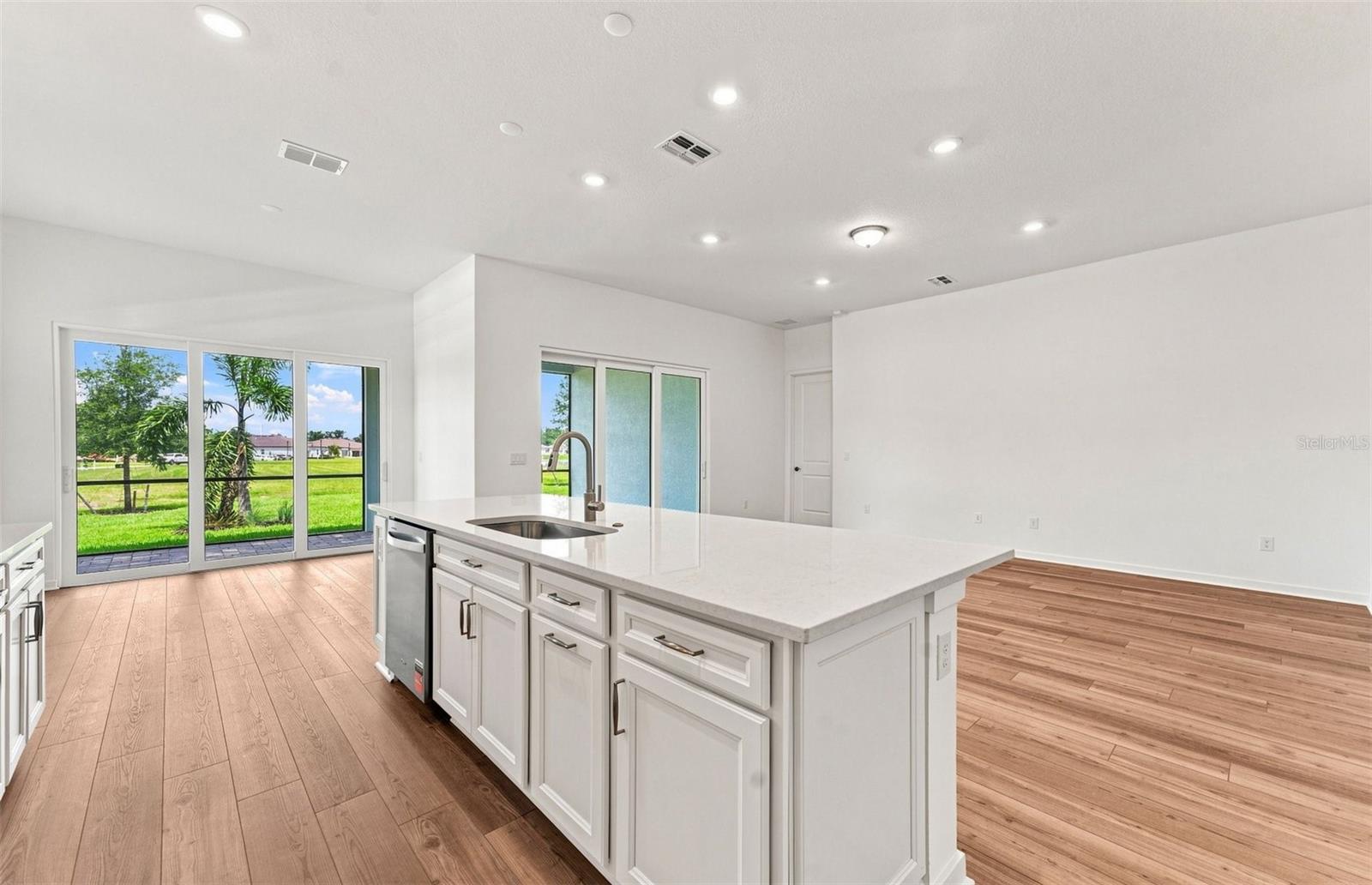 9452 DAYLIGHT DR — photo 4