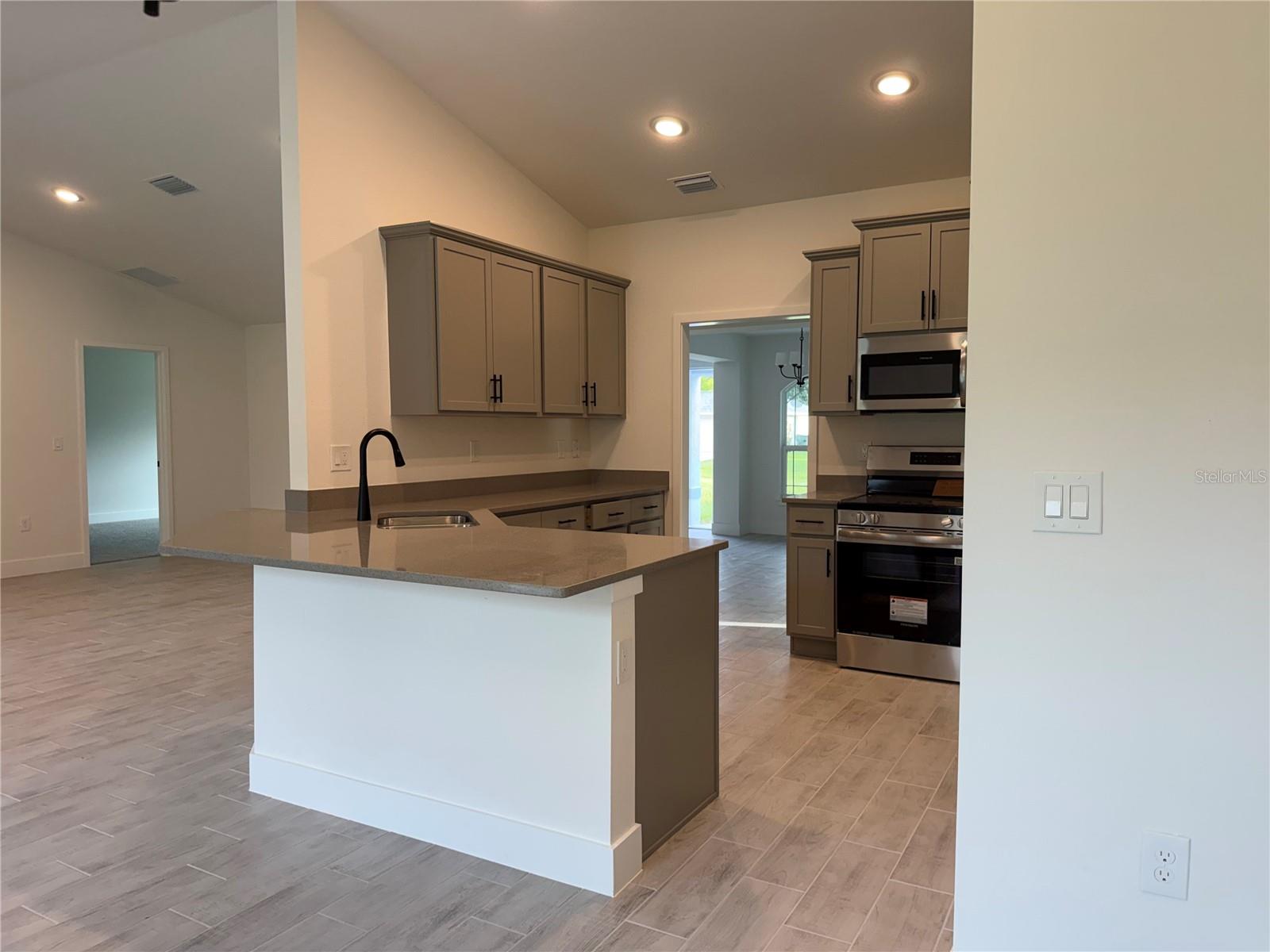 2724 NELLIE LN — photo 4