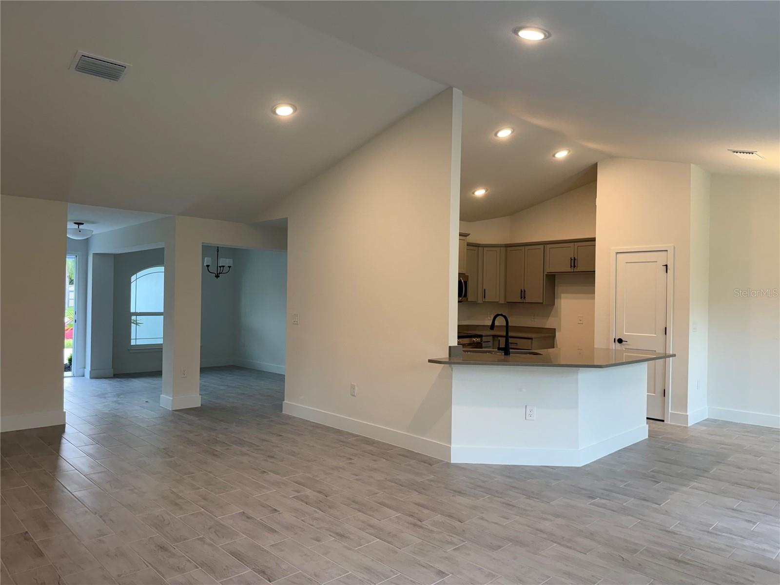 2724 NELLIE LN — photo 3