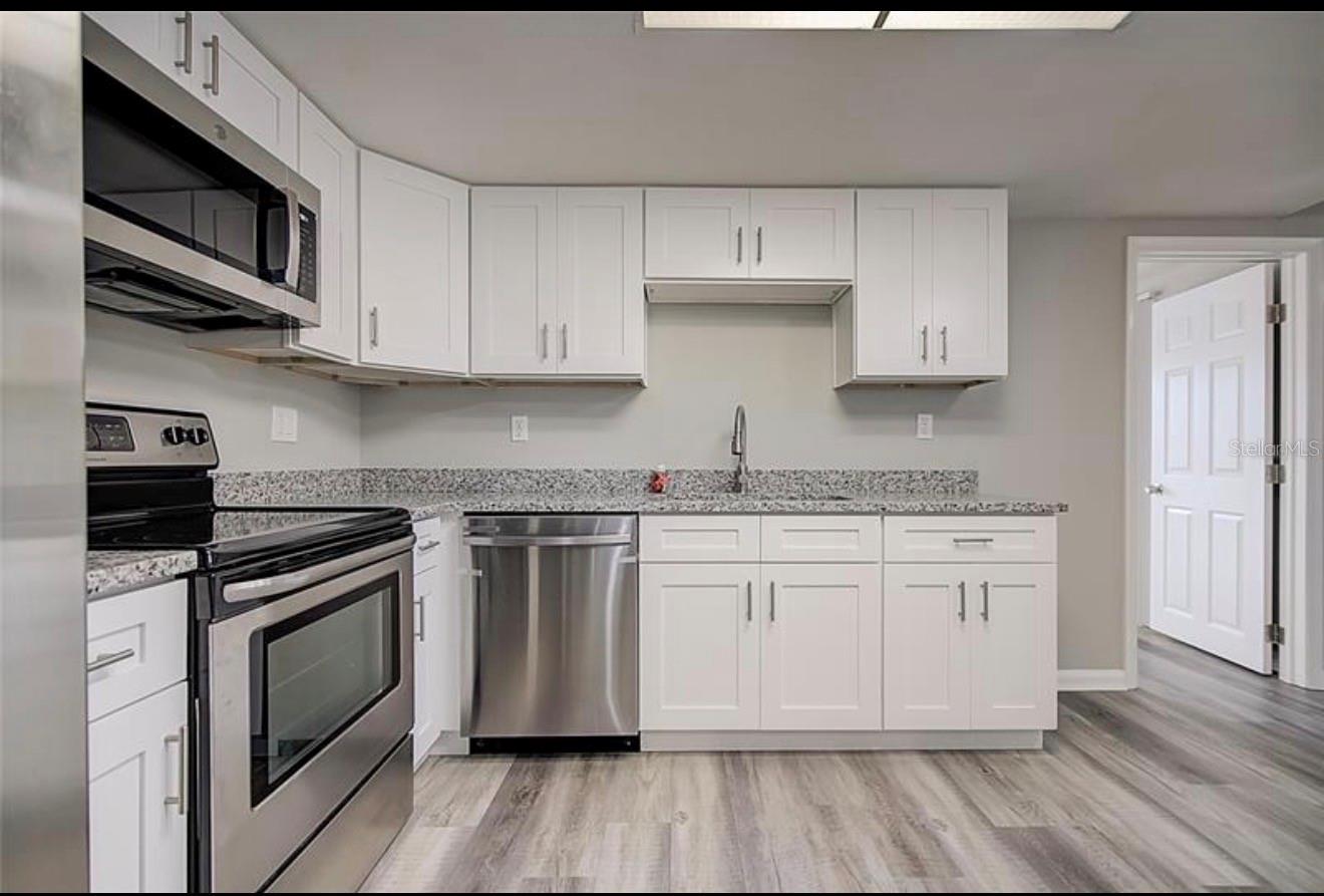8923 CANDLEWICK LN — photo 15