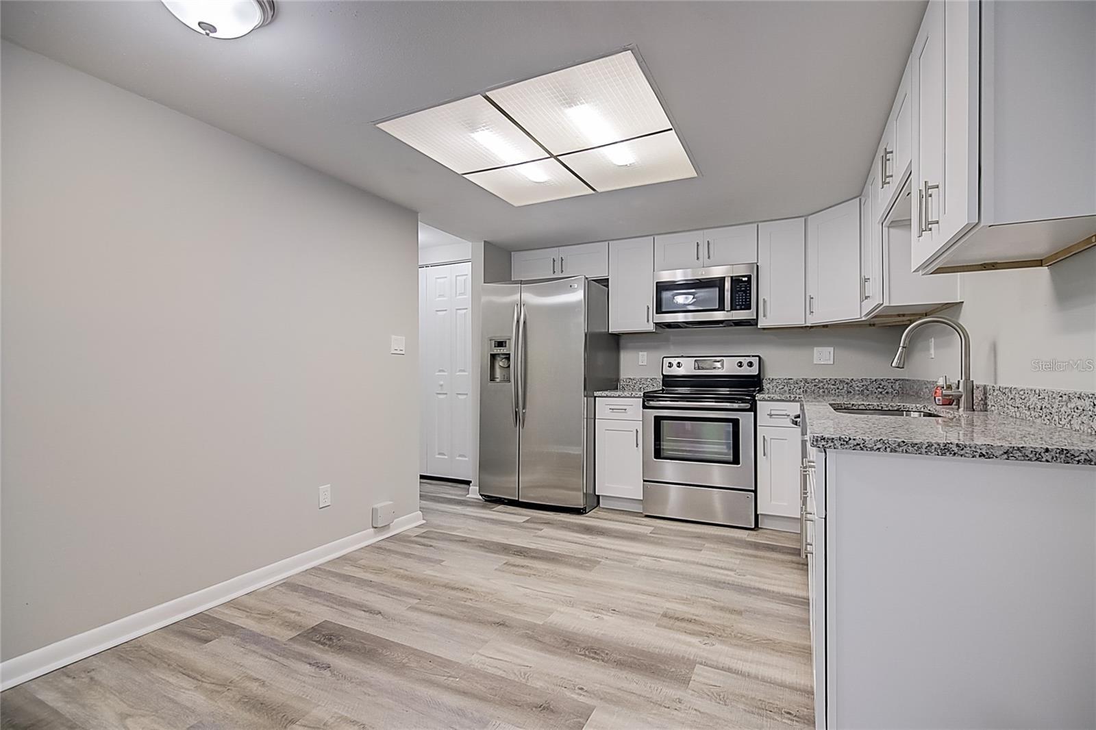 8923 CANDLEWICK LN — photo 14