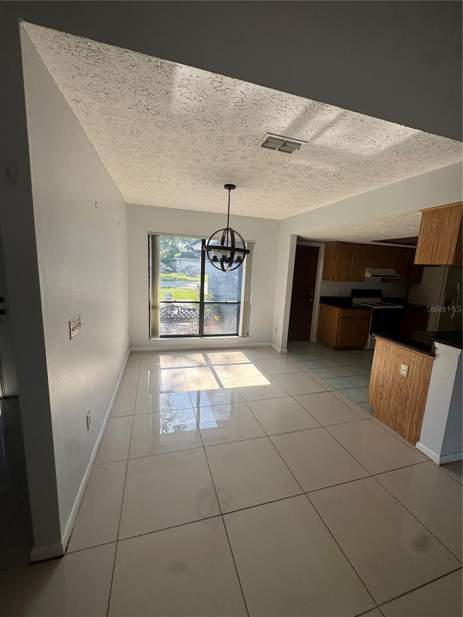 2376 WINDSOR OAKS AVE — photo 8
