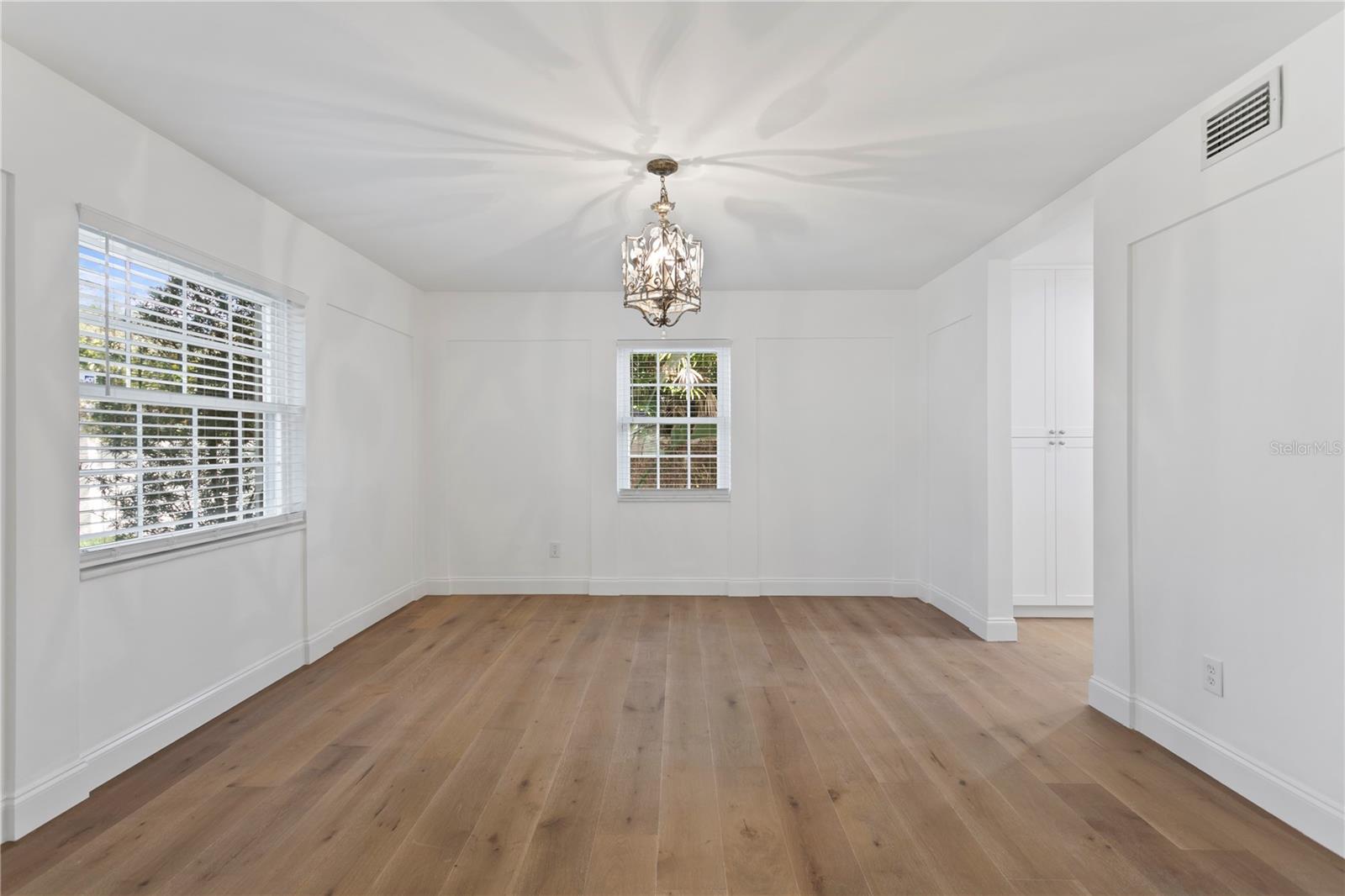 4704 W BROOKWOOD DR — photo 6