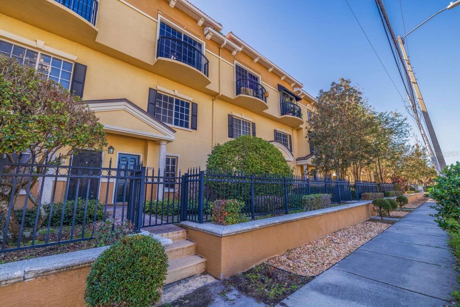 5252 W KENNEDY BLVD — photo 2