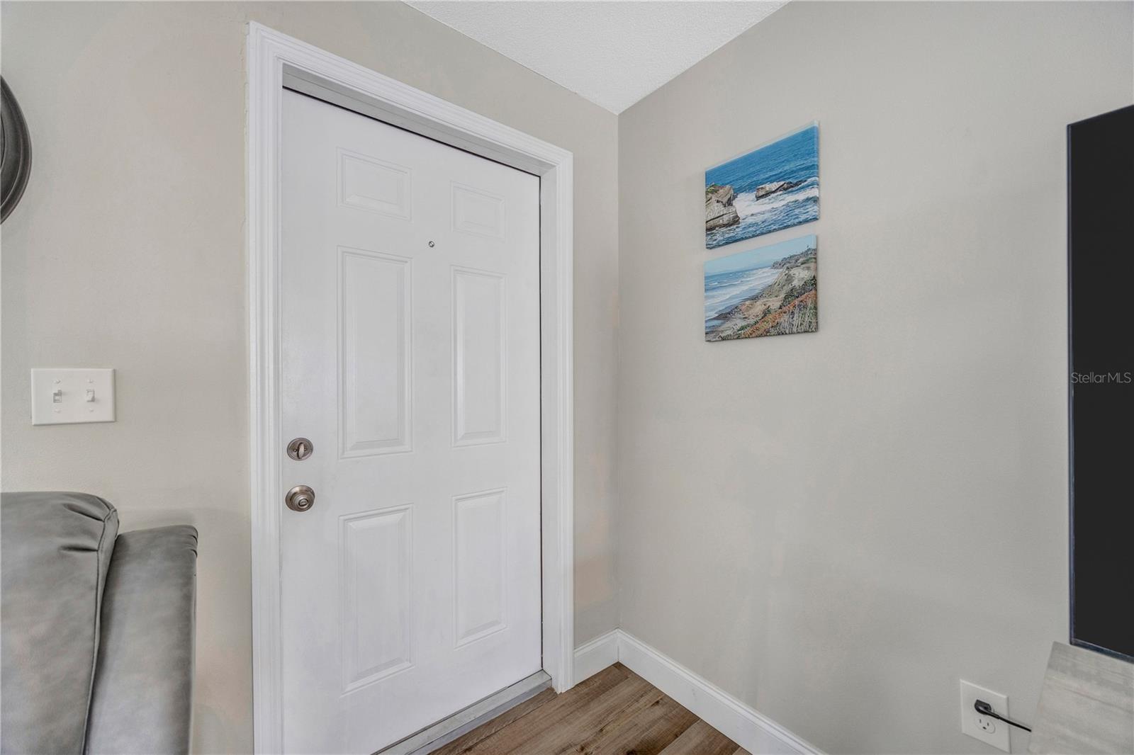 2155 EDYTHE DR — photo 2