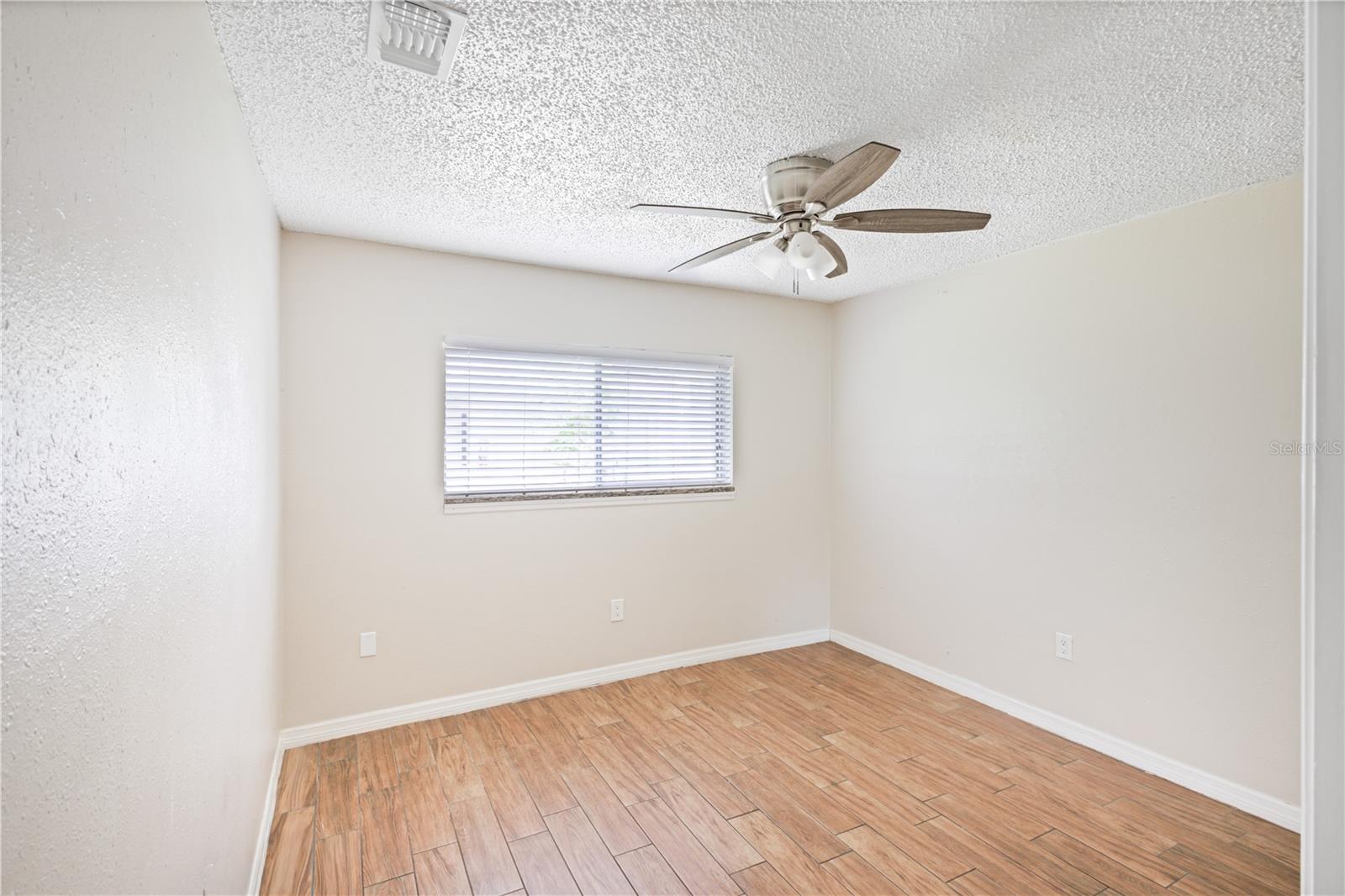 1831 BOUGH AVE #1 — photo 6