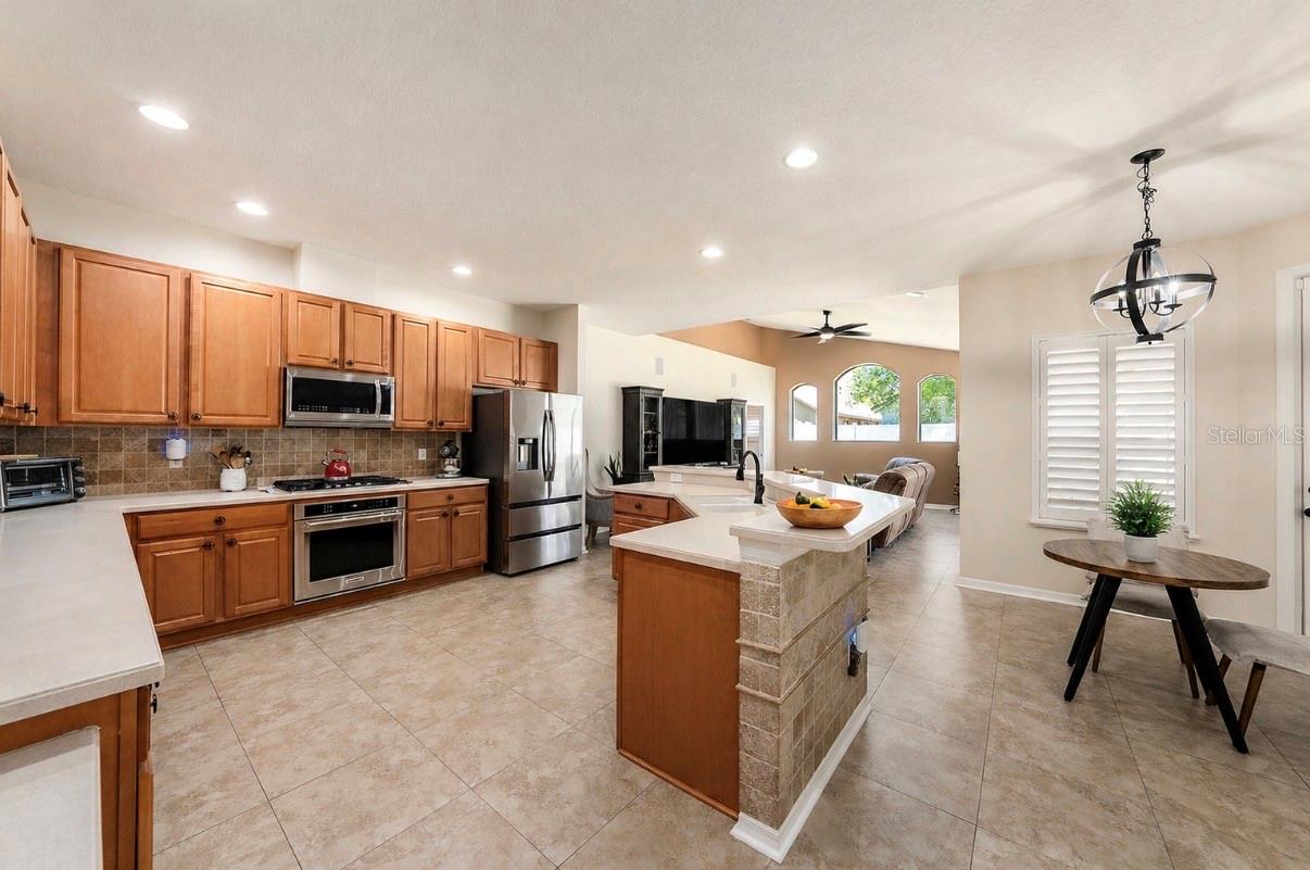 19328 AUTUMN WOODS AVE — photo 8