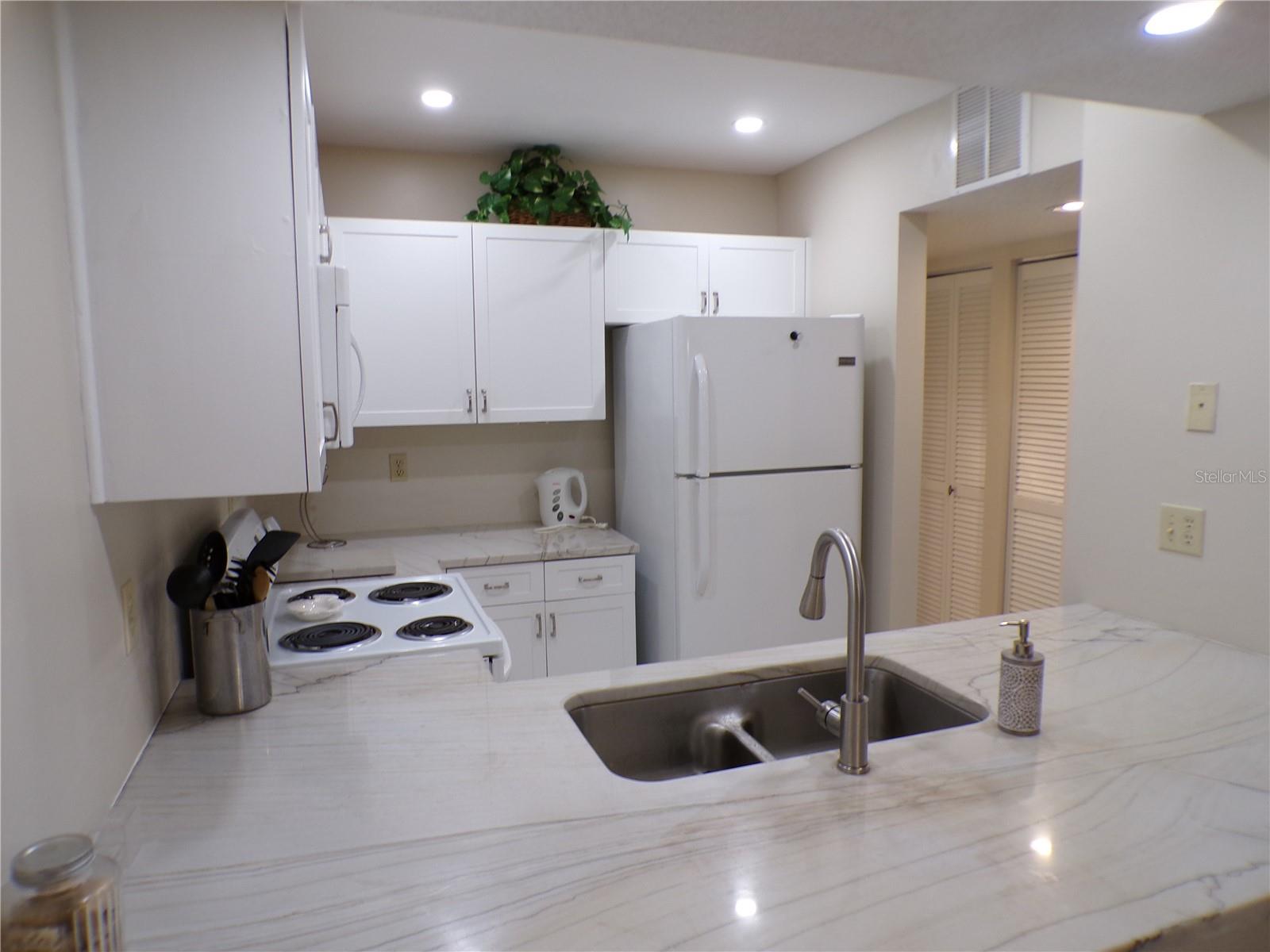 622 BIRD BAY DR S #203 — photo 3