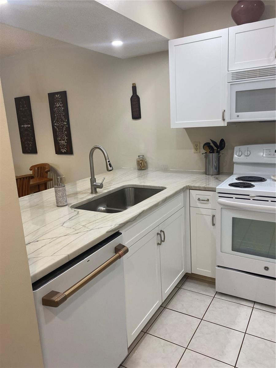 622 BIRD BAY DR S #203 — photo 4