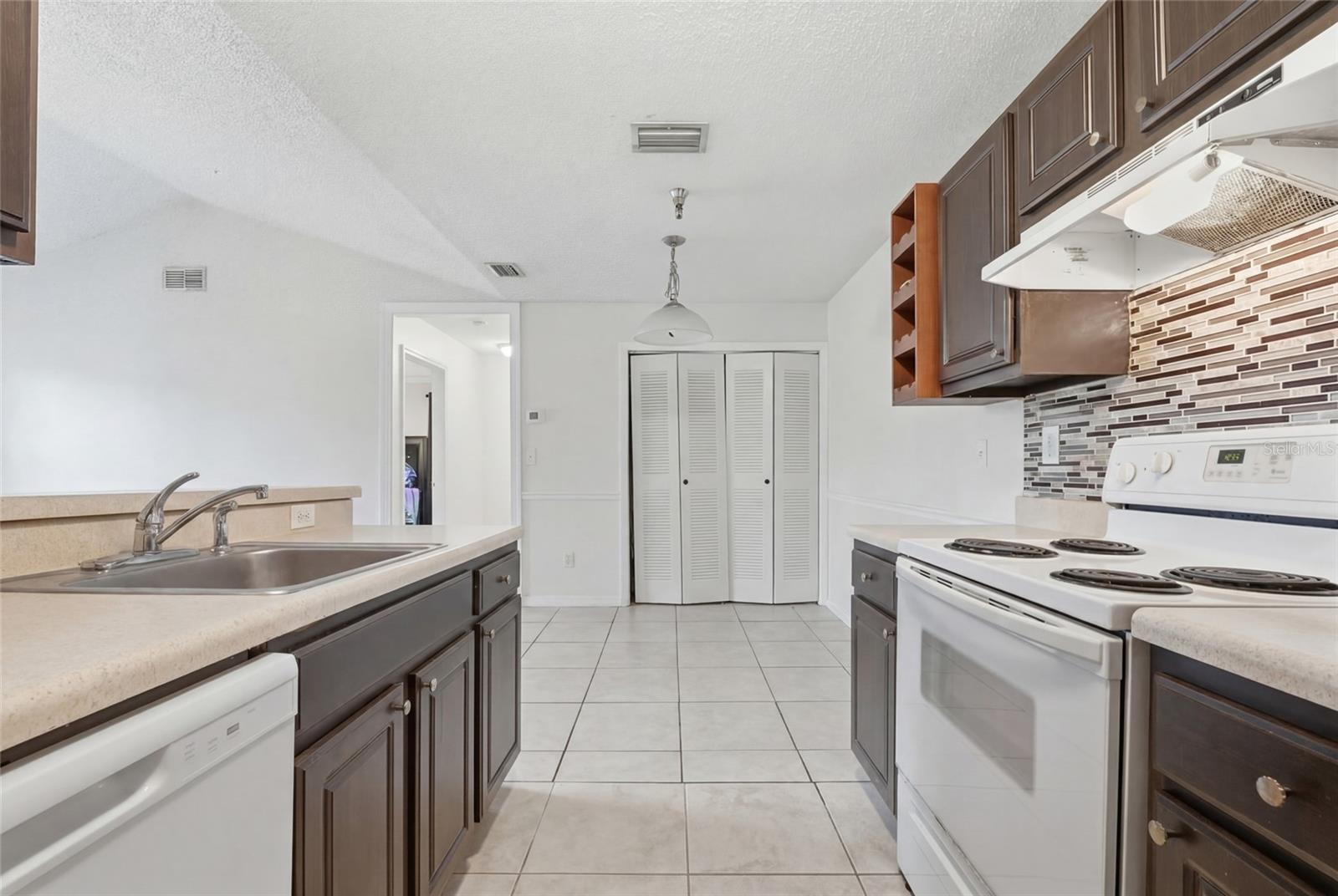10265 GANDY BLVD N #1806 — photo 5