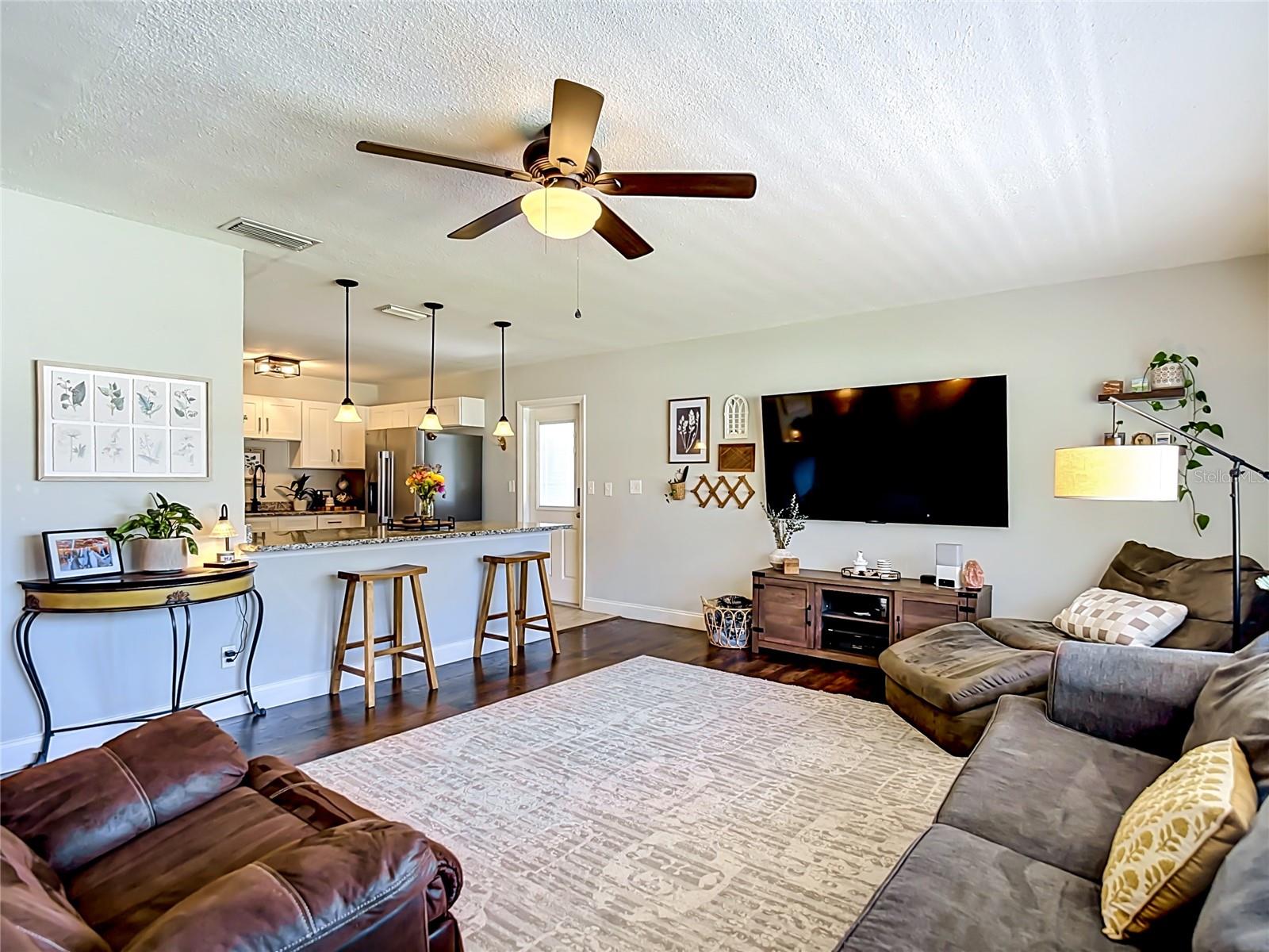 135 CONNIE AVE — photo 4