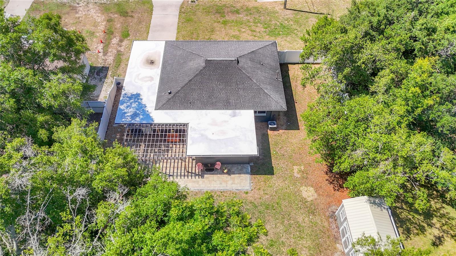 135 CONNIE AVE — photo 24