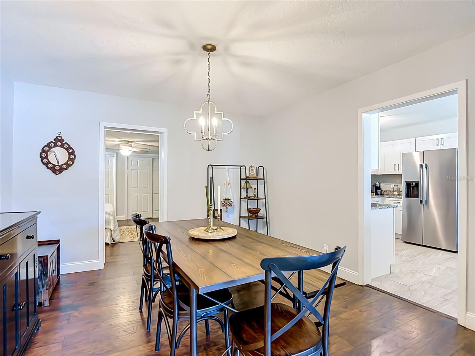 135 CONNIE AVE — photo 8