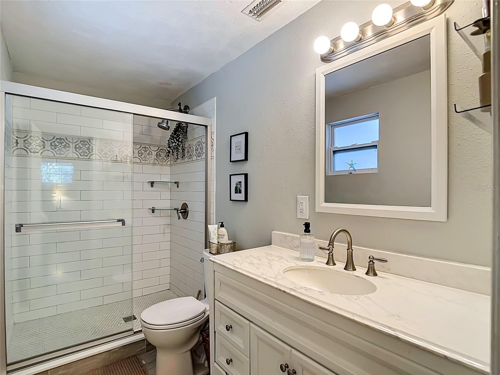 135 CONNIE AVE — photo 12