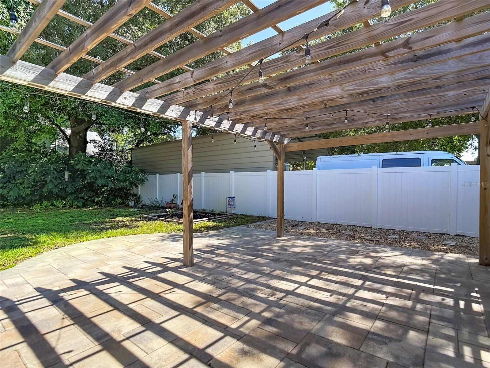 135 CONNIE AVE — photo 19