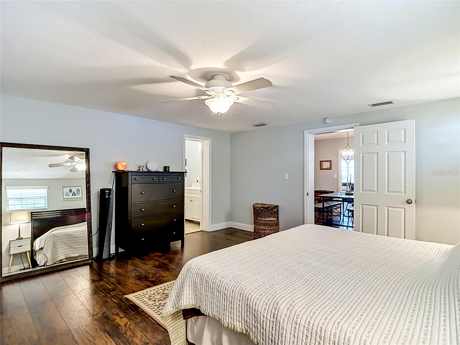 135 CONNIE AVE — photo 11