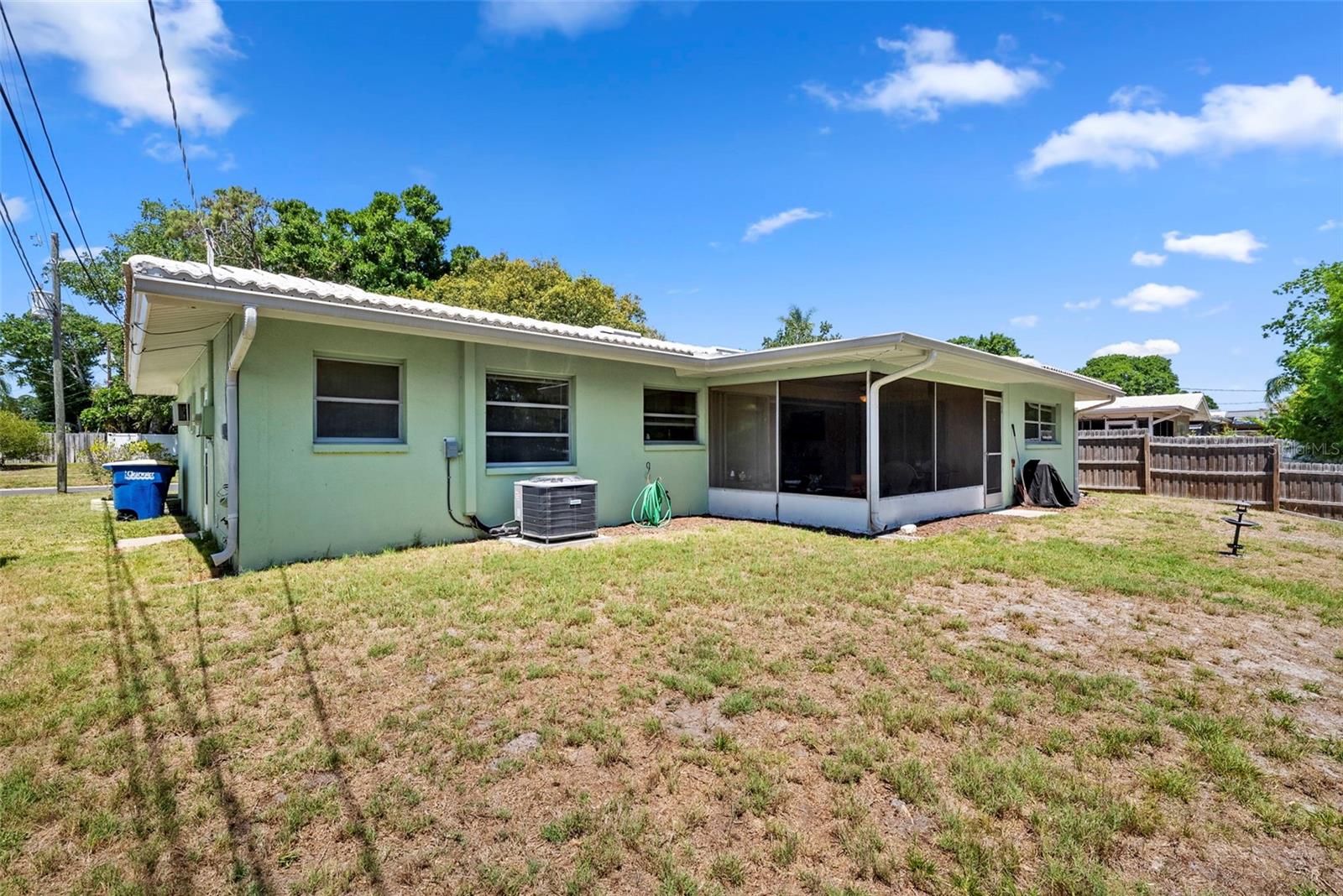 1413 EMBASSY DR — photo 19