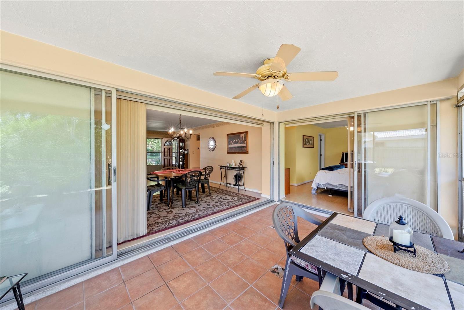 1413 EMBASSY DR — photo 17