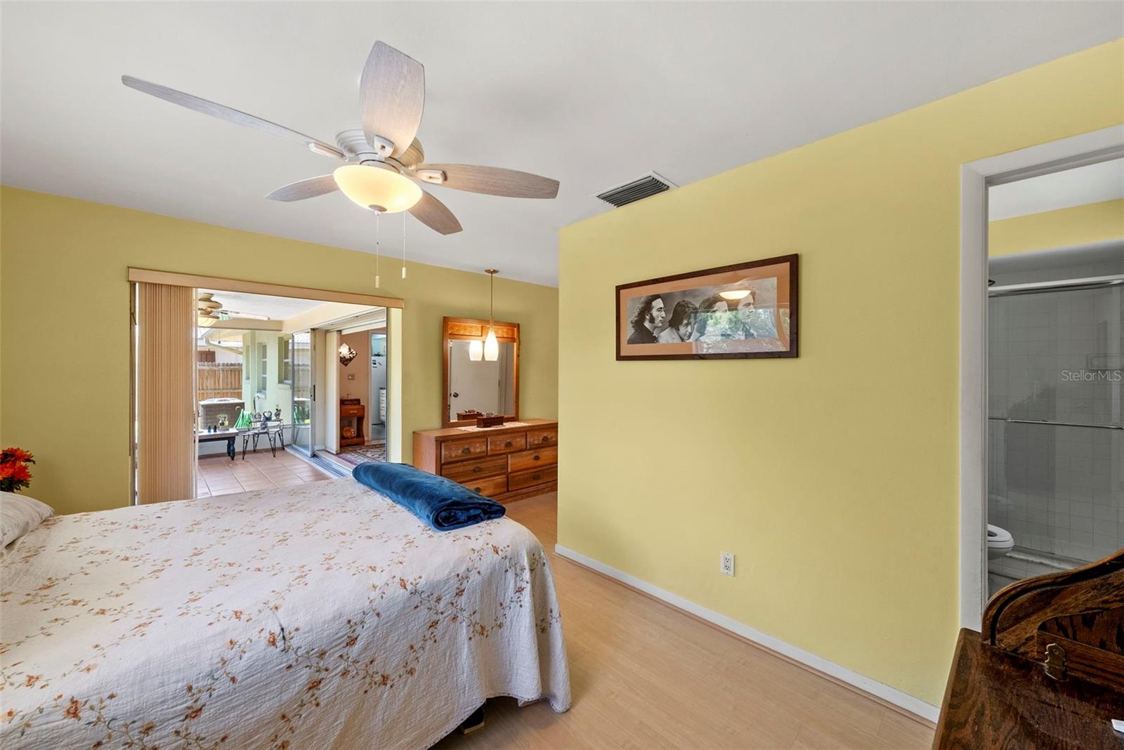 1413 EMBASSY DR — photo 11