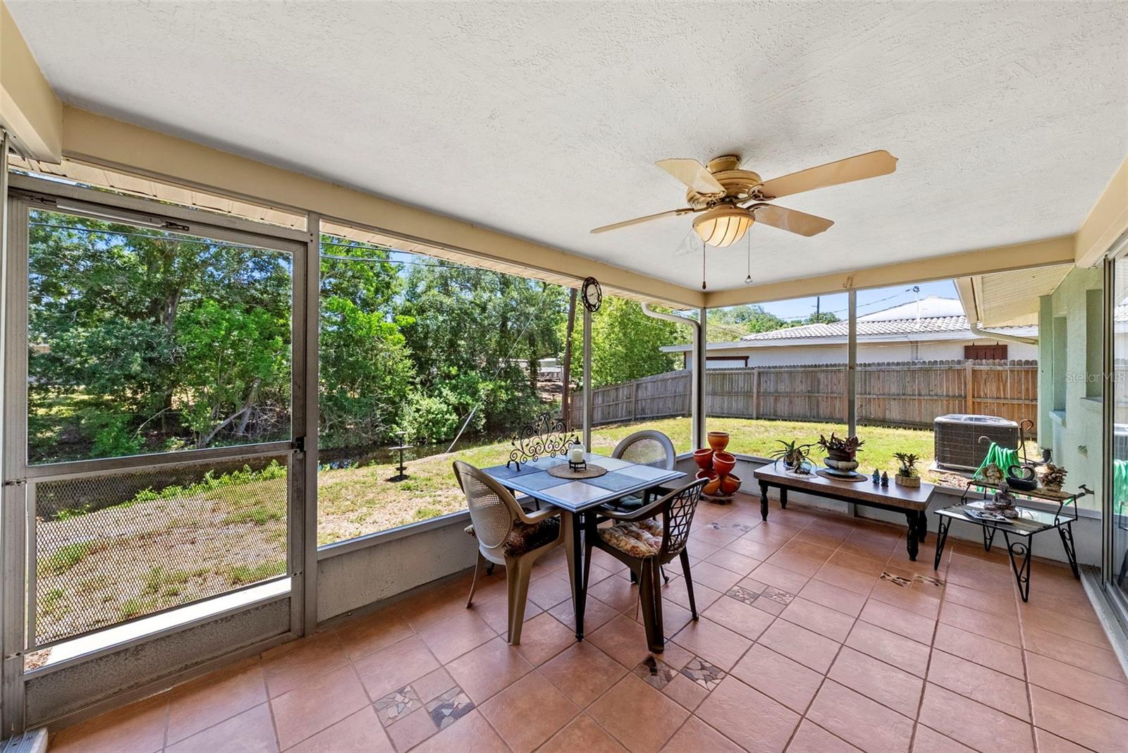 1413 EMBASSY DR — photo 16