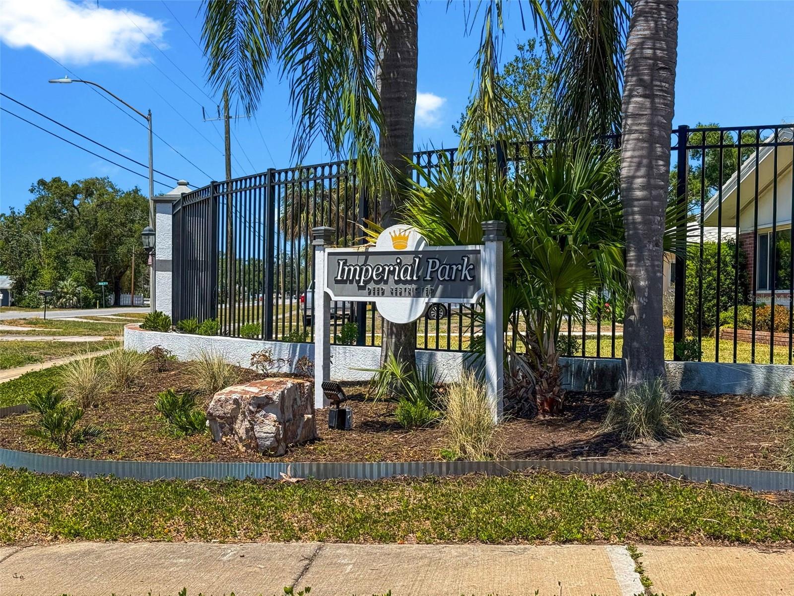 1413 EMBASSY DR — photo 21