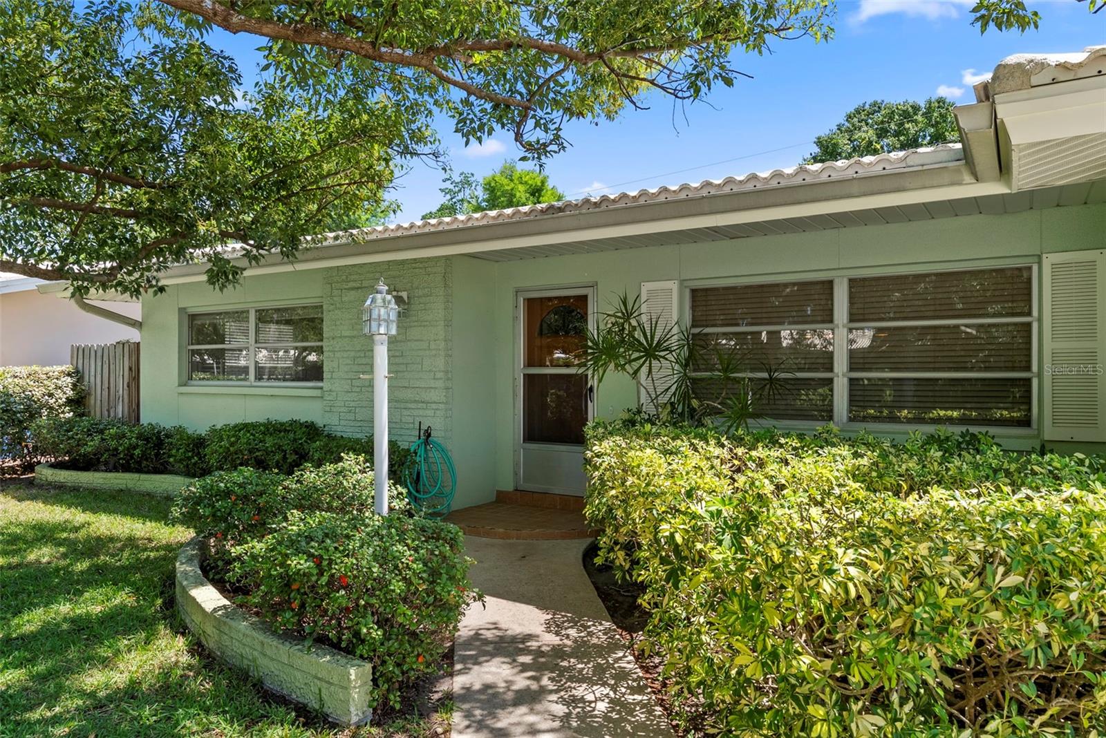 1413 EMBASSY DR — photo 3