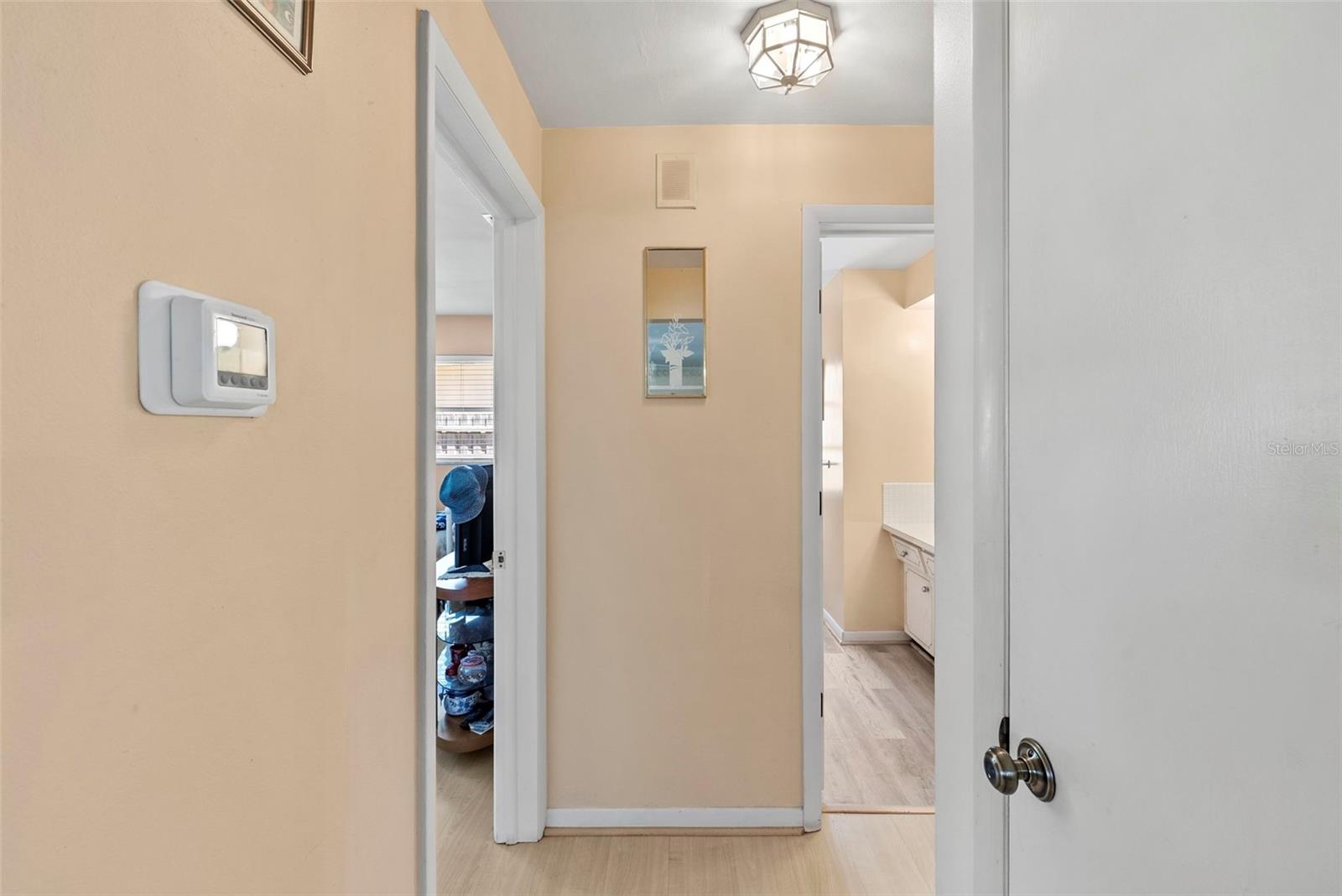 1413 EMBASSY DR — photo 9