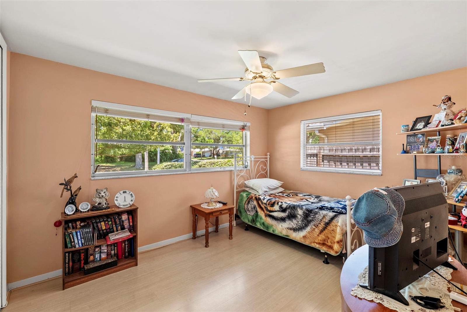 1413 EMBASSY DR — photo 15