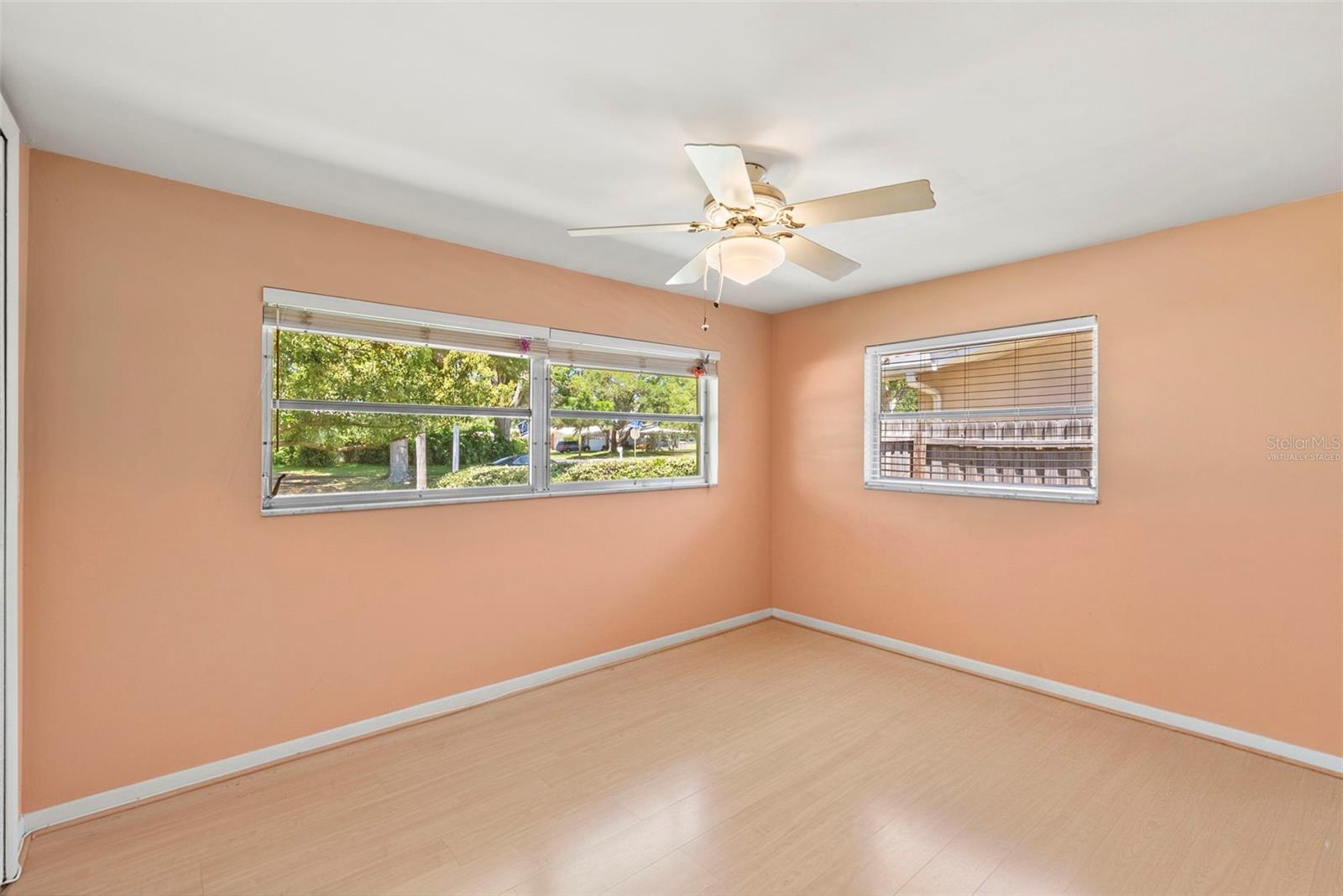 1413 EMBASSY DR — photo 14