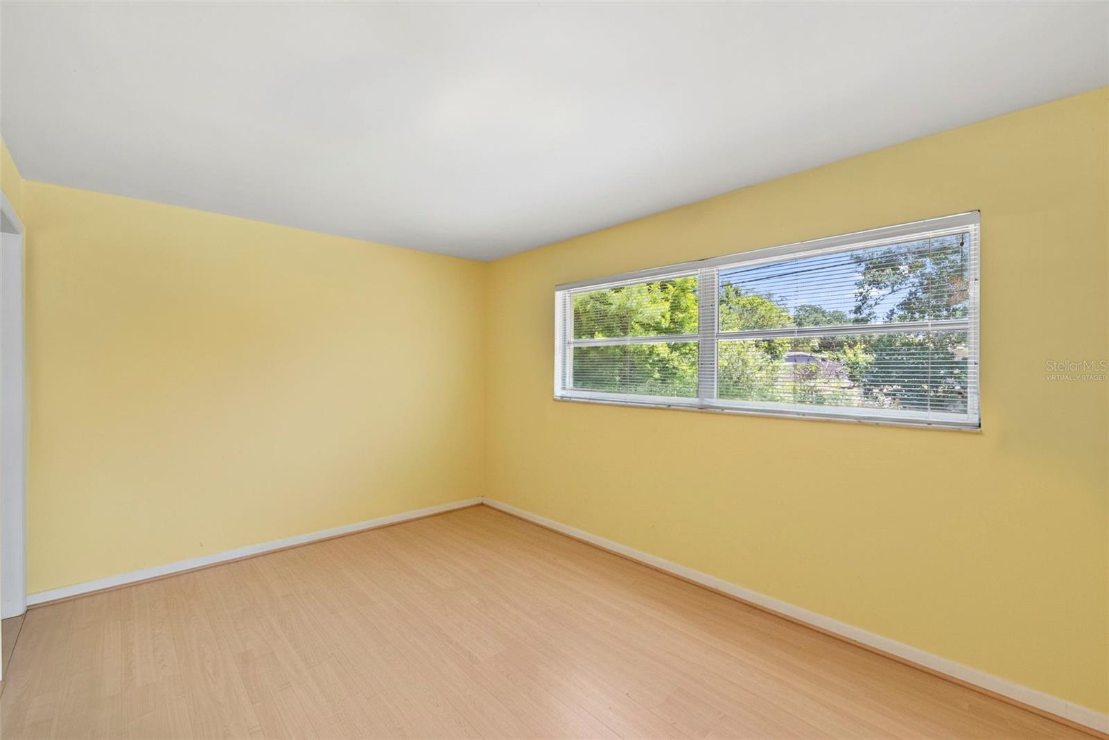 1413 EMBASSY DR — photo 10