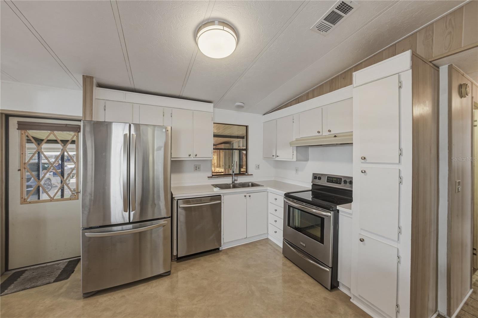 3201 HIDDEN LAKE DR — photo 18