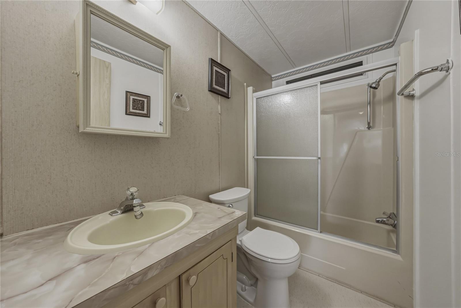 3201 HIDDEN LAKE DR — photo 39