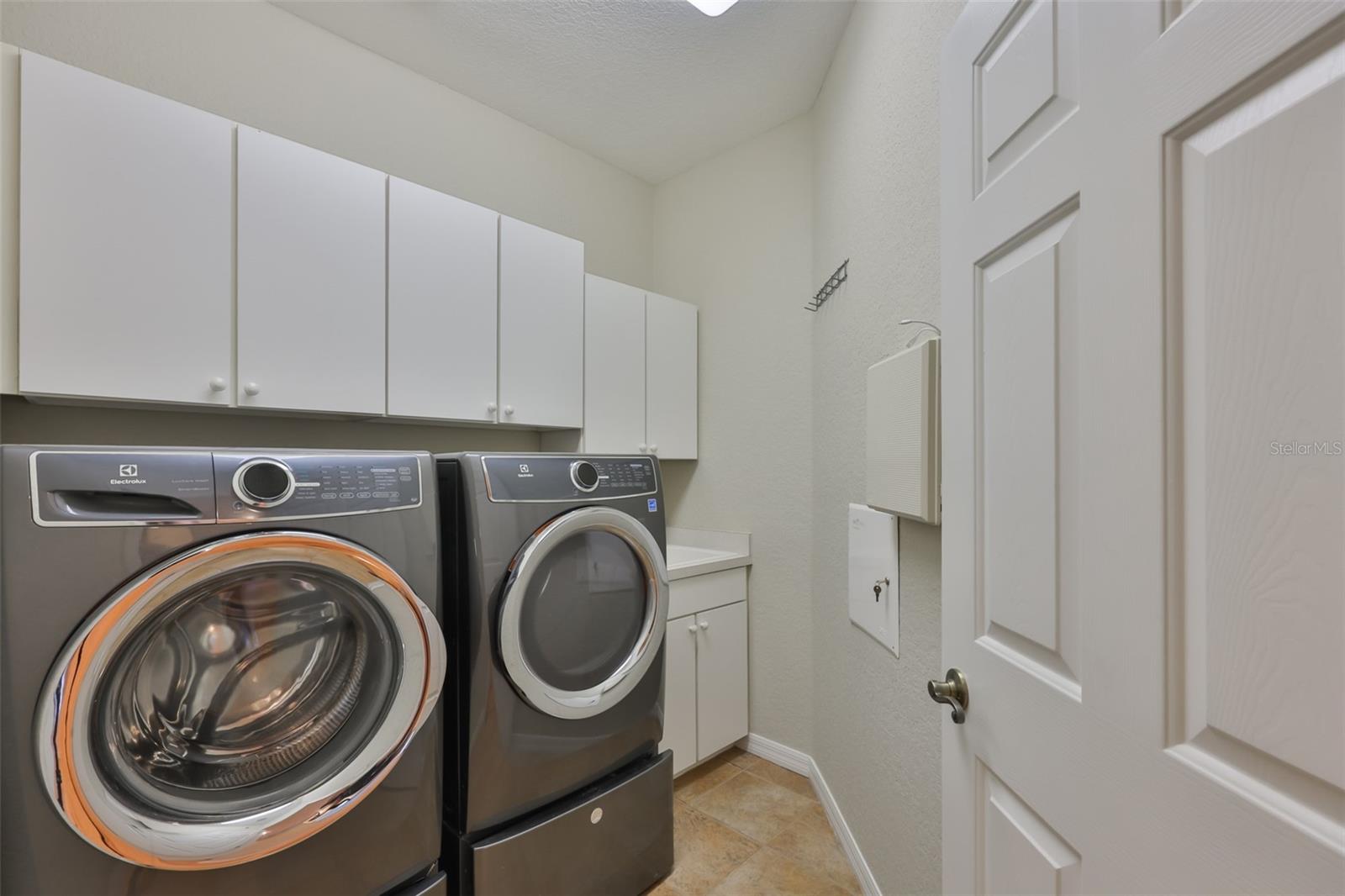 1368 EMERALD DUNES DR — photo 28