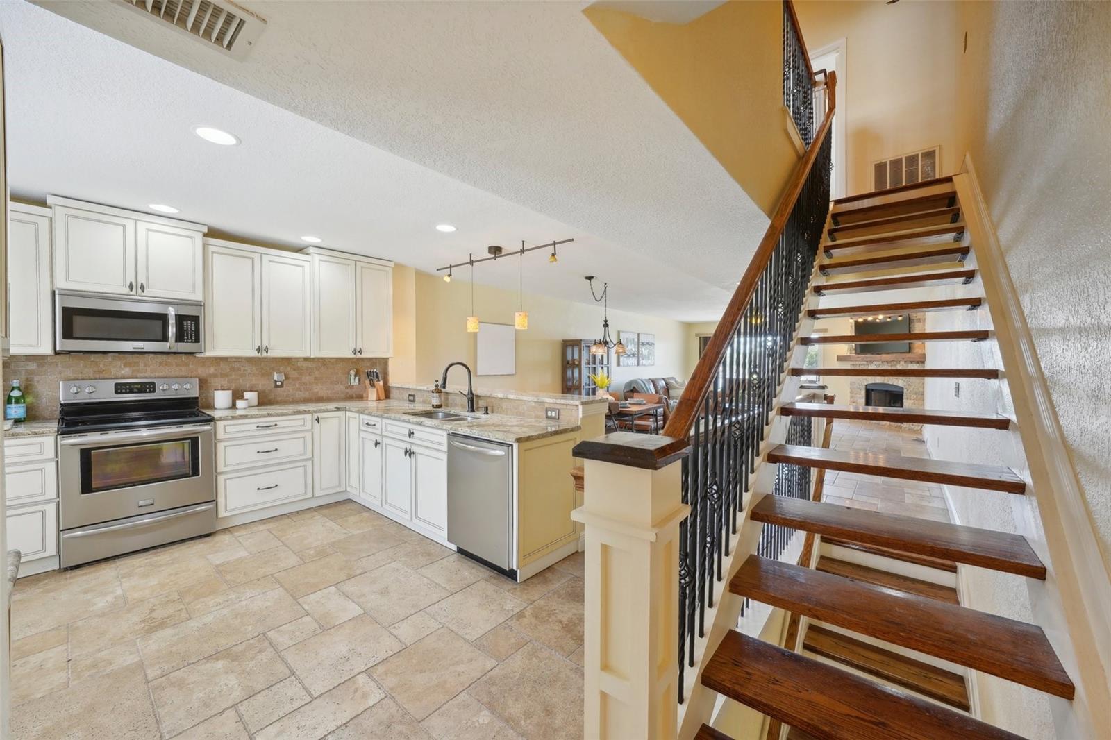 637 PINELLAS BAYWAY #105 — photo 14