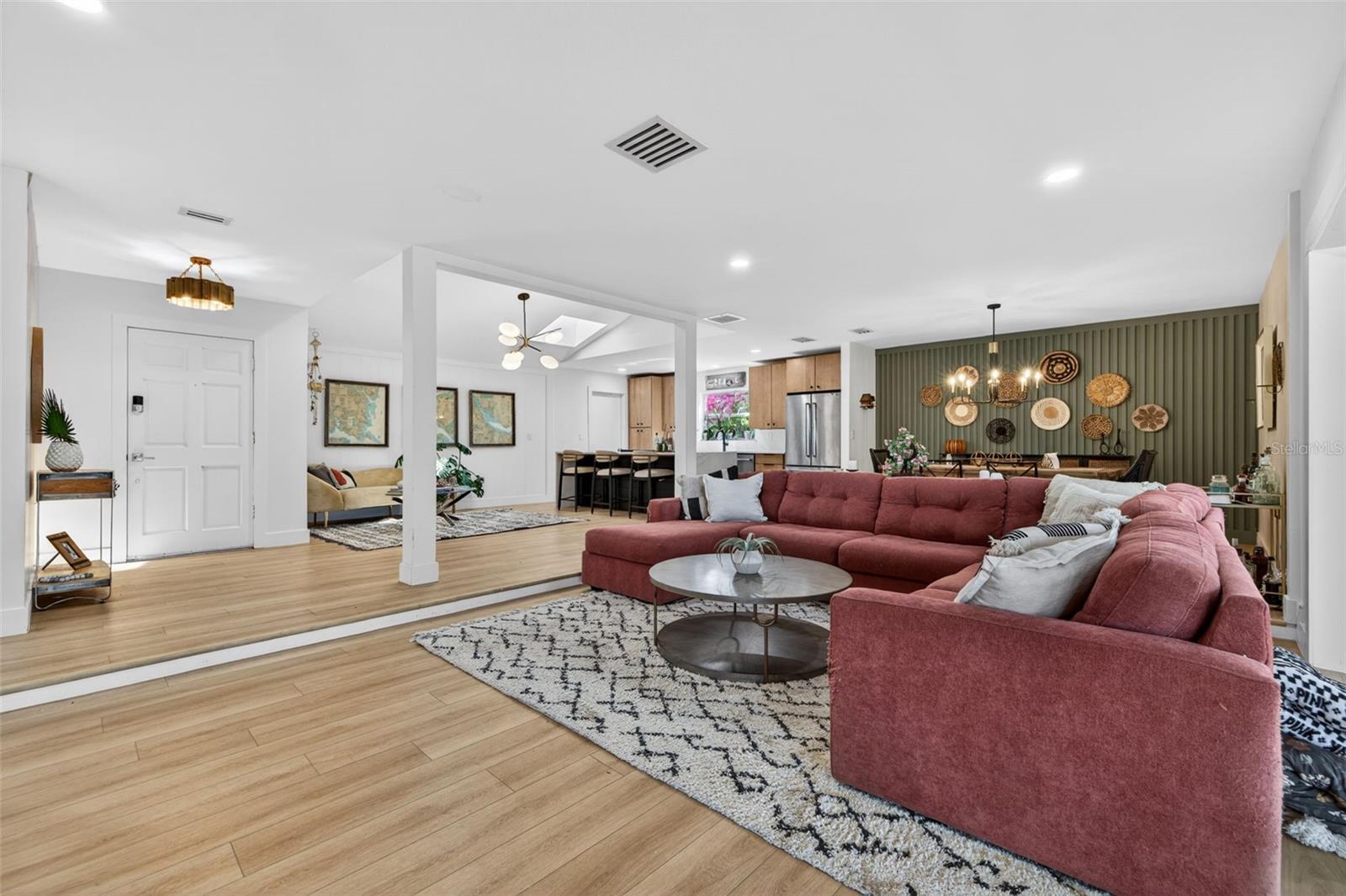 8450 FLAGSTONE DR — photo 16