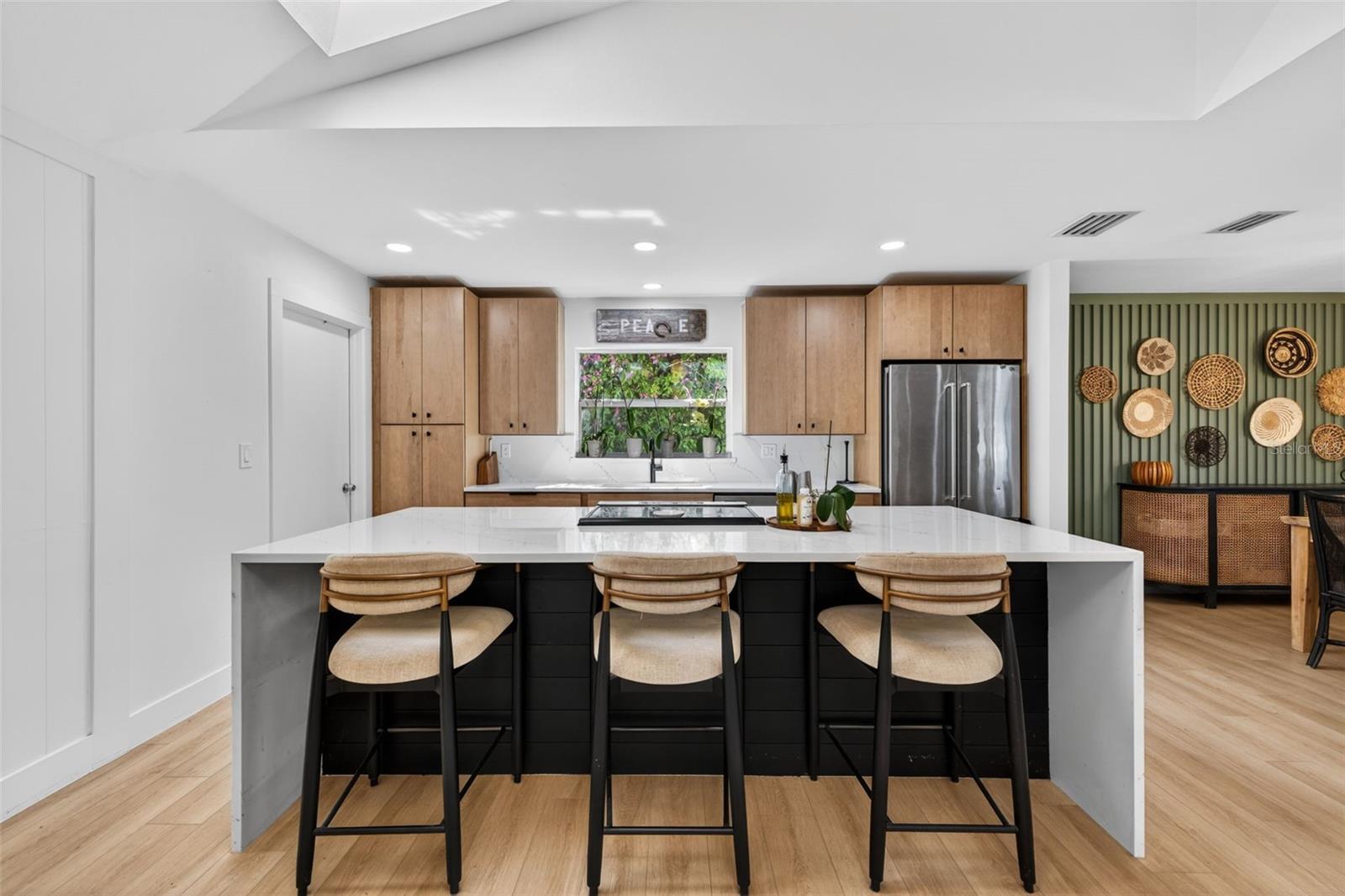 8450 FLAGSTONE DR — photo 12