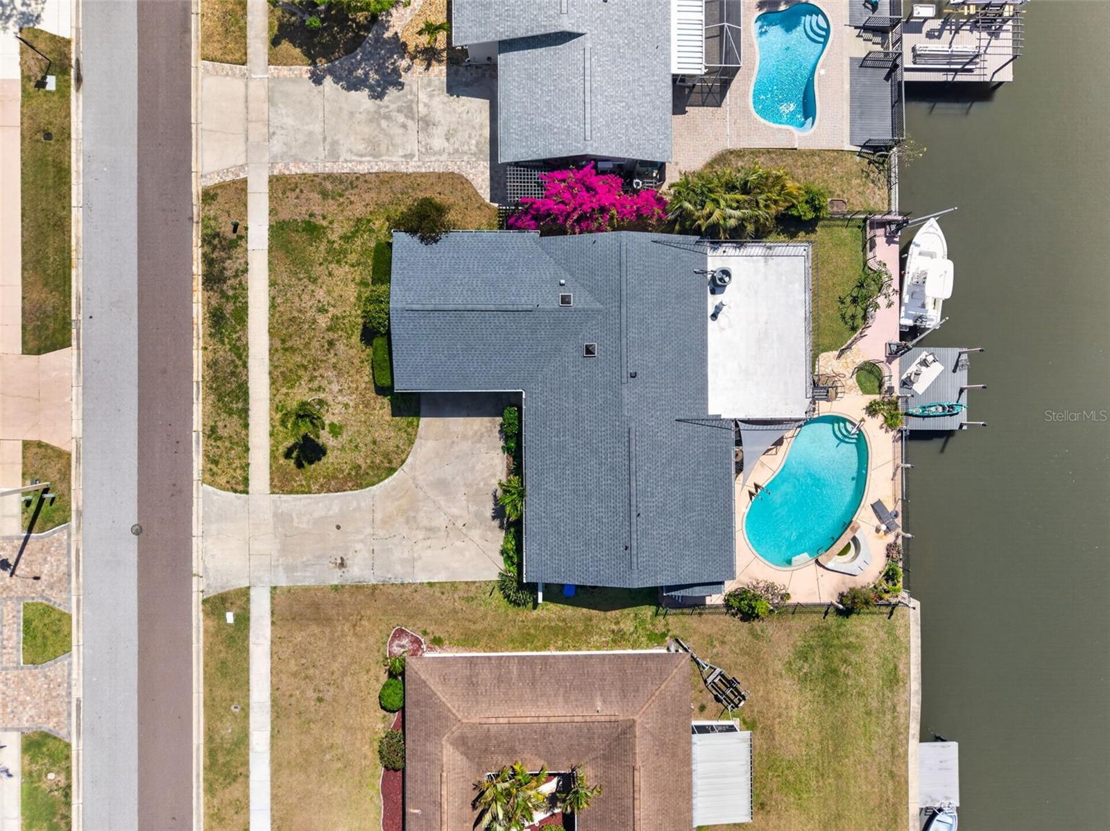8450 FLAGSTONE DR — photo 42