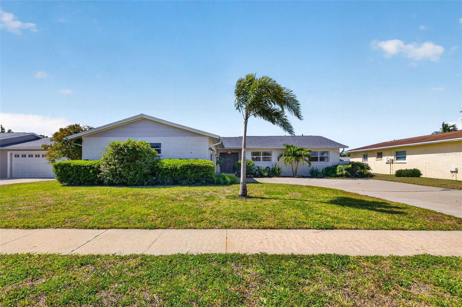 8450 FLAGSTONE DR — photo 44
