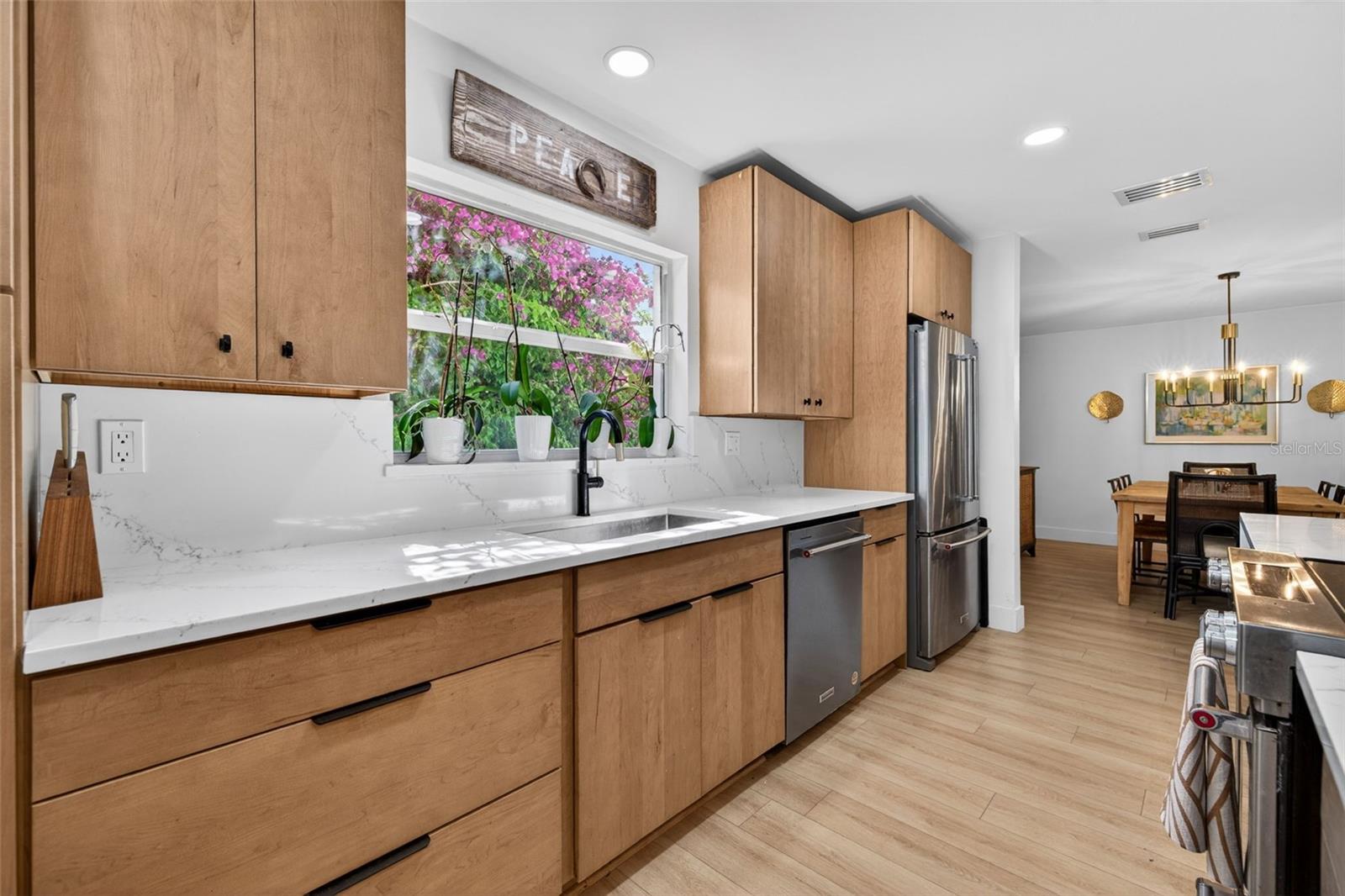 8450 FLAGSTONE DR — photo 10