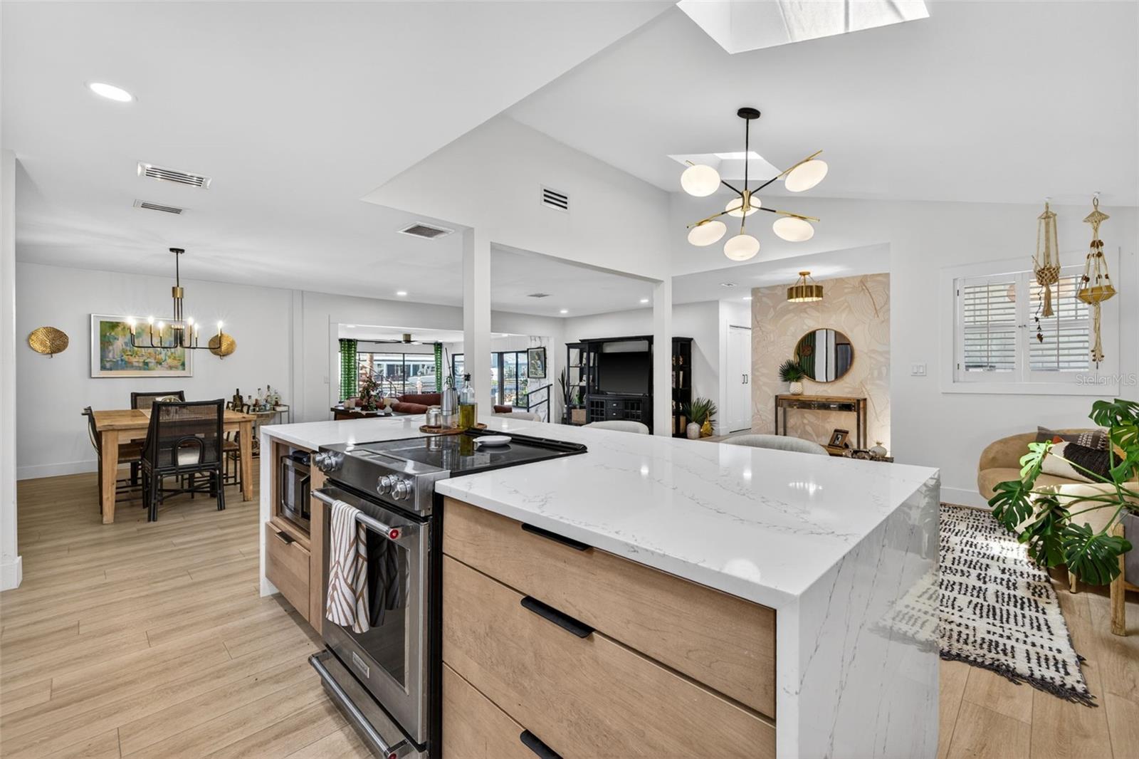 8450 FLAGSTONE DR — photo 7