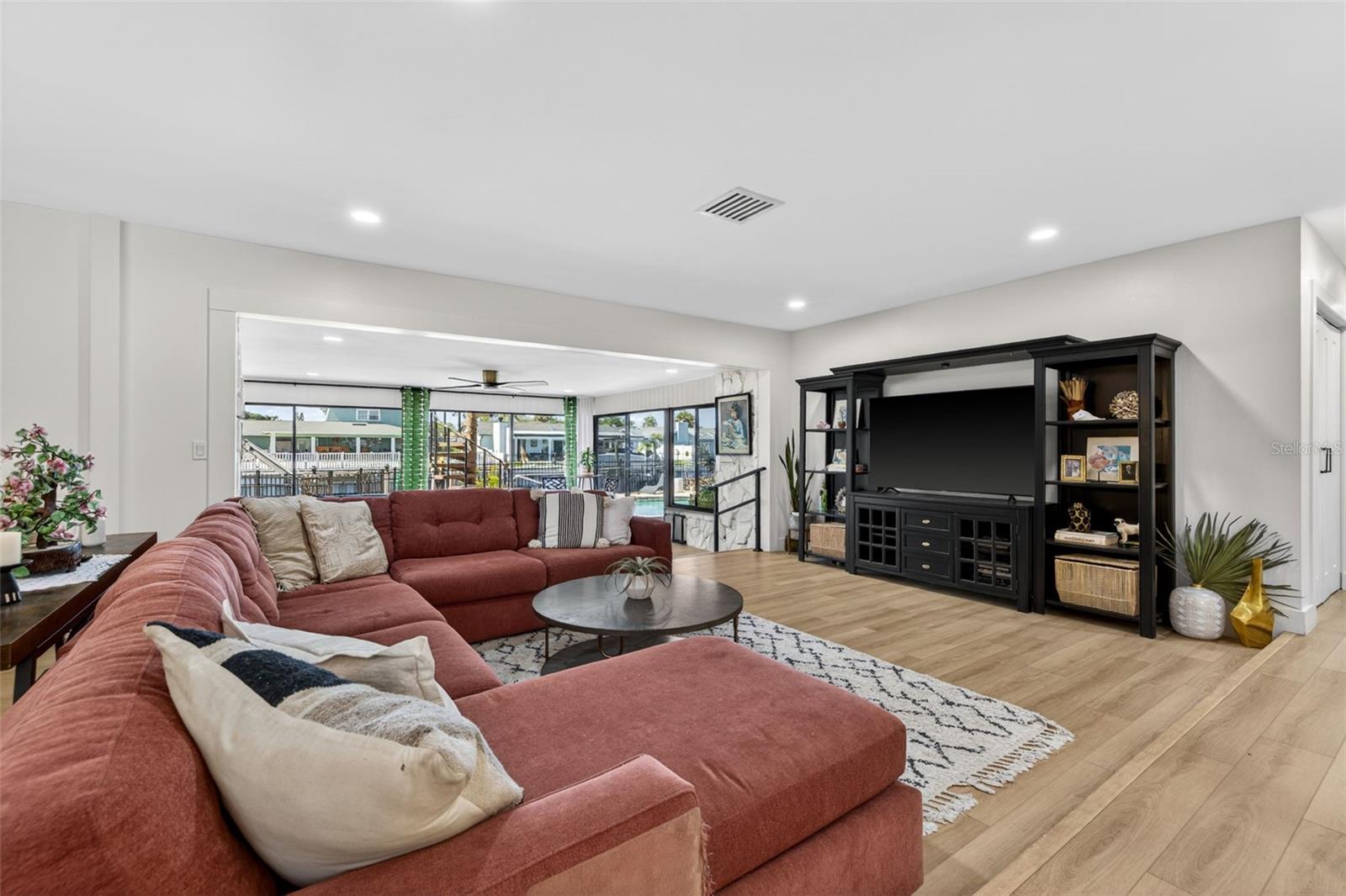 8450 FLAGSTONE DR — photo 17